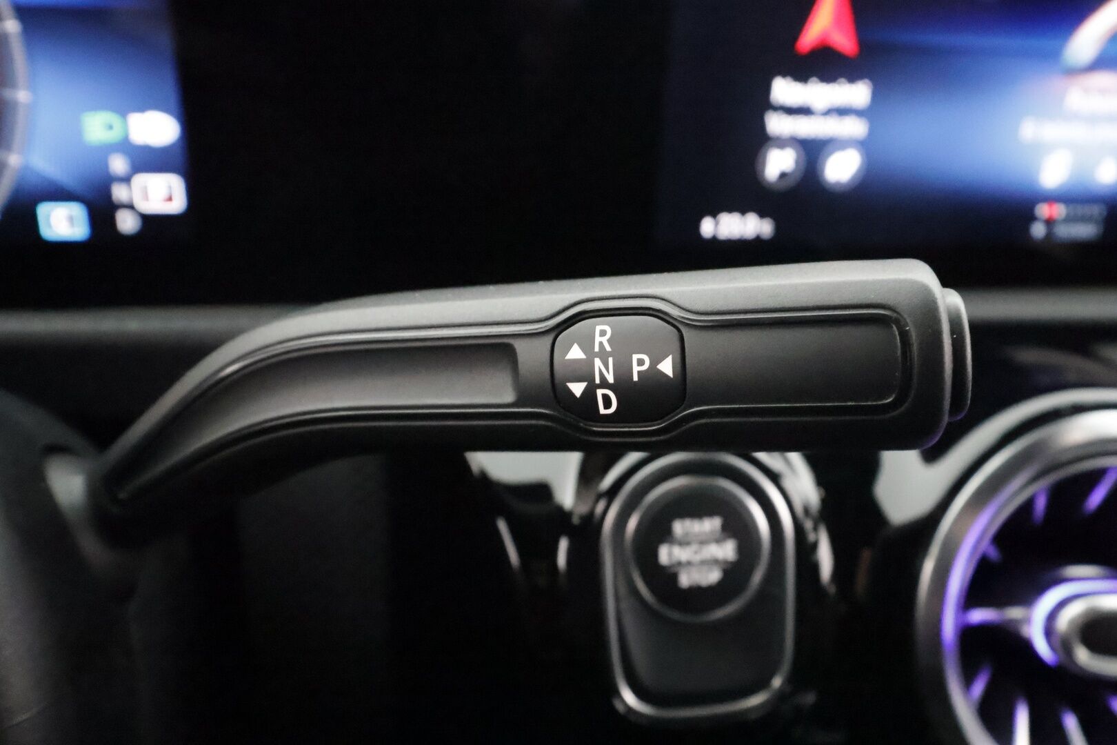 Mercedes-Benz A 2019 250e A sedan Business Style EQ Power * Distronic + / Multibeam / Sporttinahat Muistilla / 360° / HUD / Navi / Keyless * - Akku kuntotarkastettu SoH 95,9% / Kahdet renkaat aluvanteilla