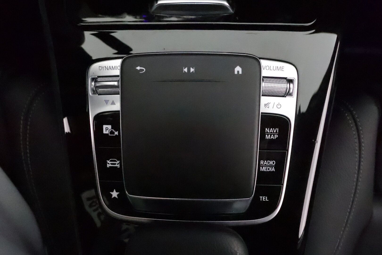 Mercedes-Benz A 2019 250 e A sedan Business Style EQ Power *Distronic + / Multibeam / Sporttinahat Muistilla / 360° / HUD / Navi / Keyless* - Kahdet Renkaat