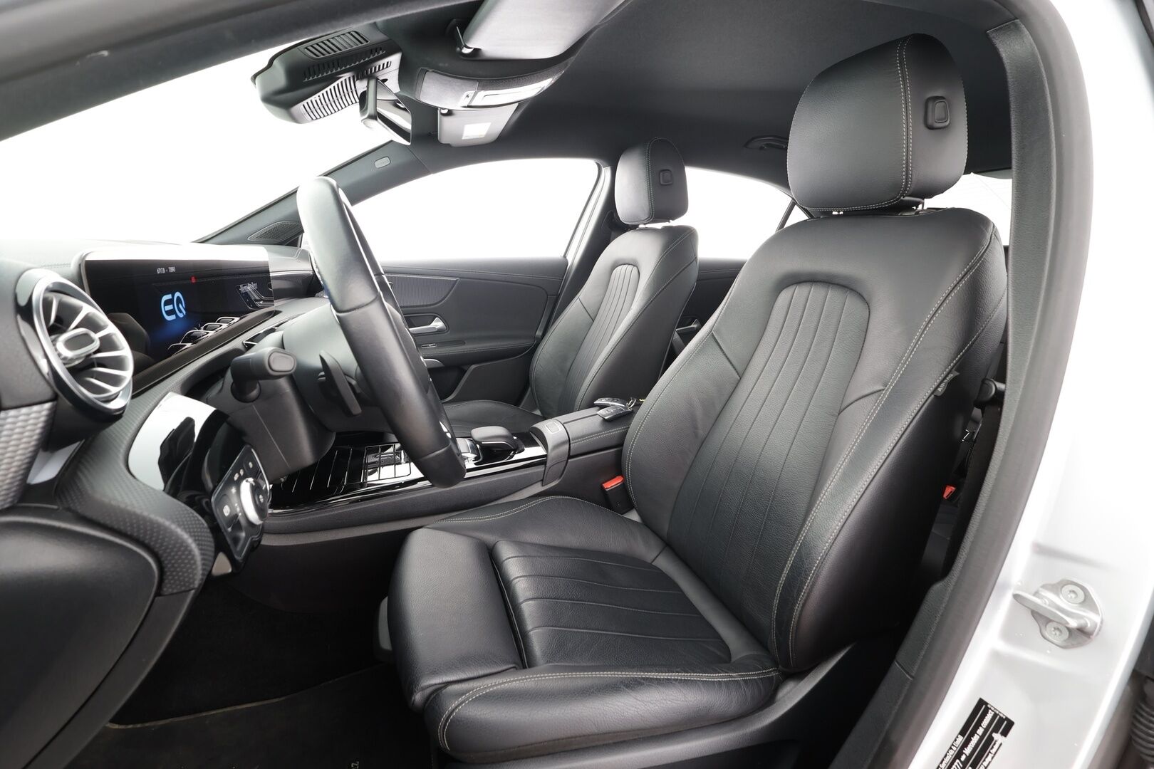 Mercedes-Benz A 2019 250e A sedan Business Style EQ Power * Distronic + / Multibeam / Sporttinahat Muistilla / 360° / HUD / Navi / Keyless * - Akku kuntotarkastettu SoH 95,9% / Kahdet renkaat aluvanteilla