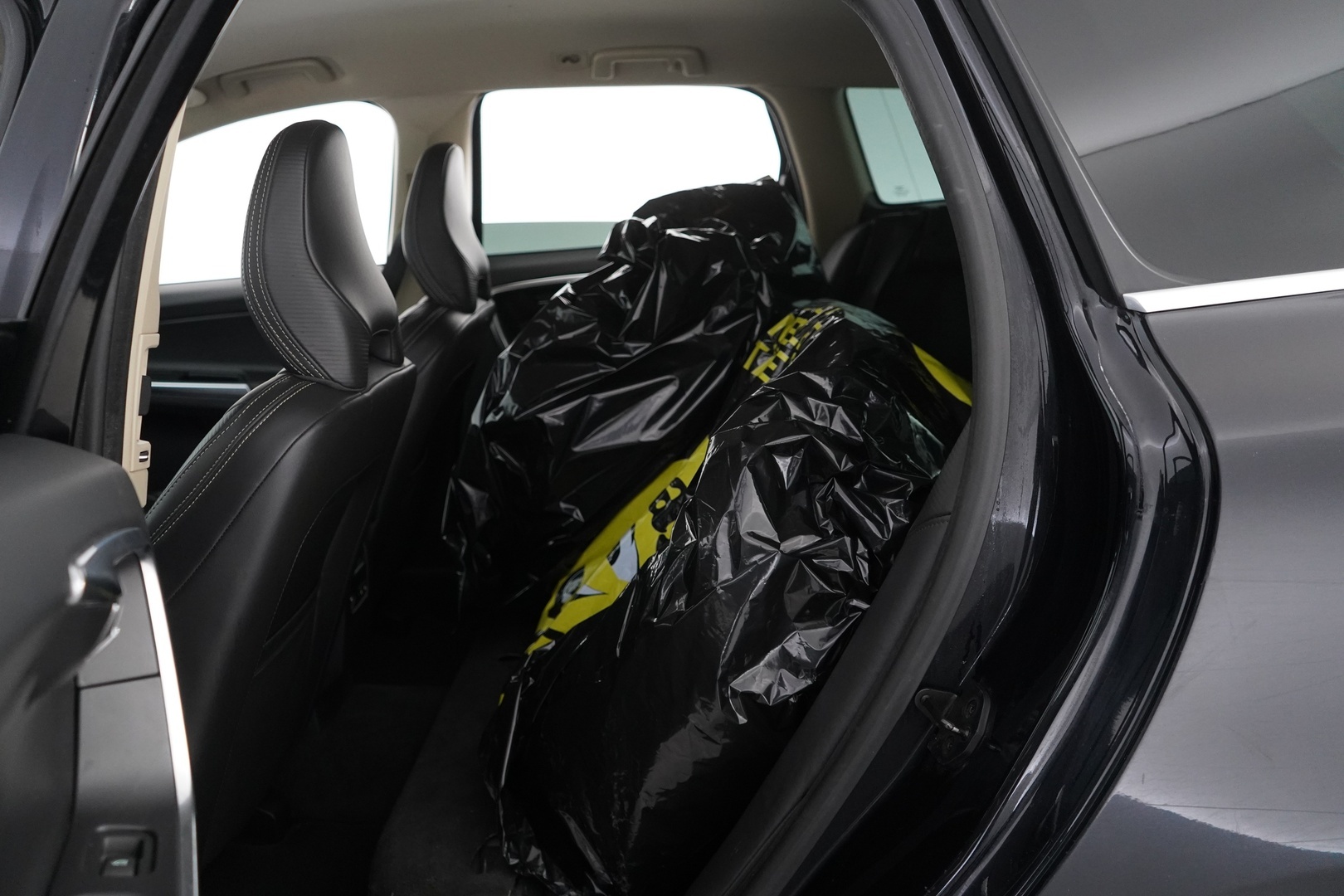 Volvo XC60 2012 D5 AWD R-Design aut *Weba / Polestar / Nahat / S.kontti / KeyLessGo* YritysOutlet - Myydään vain yrityksille - – Tämä auto myydään YritysOutlet -valikoimasta vain yritykselle