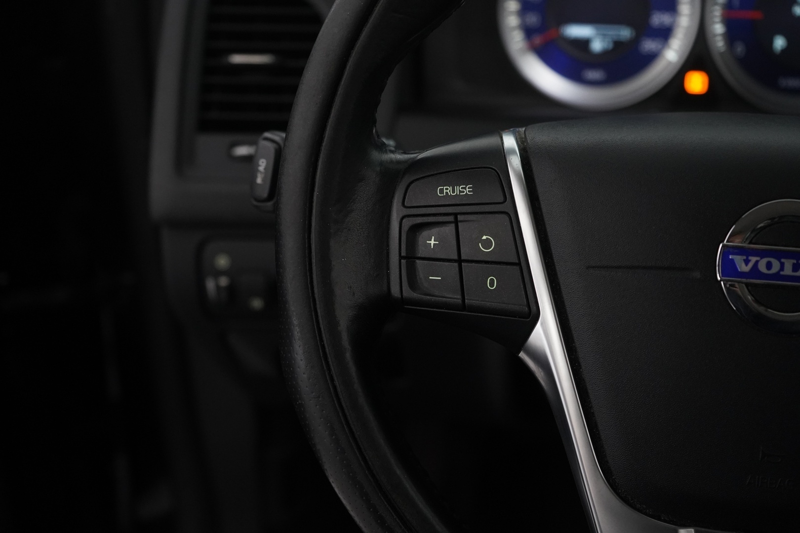 Volvo XC60 2012 D5 AWD R-Design aut *Weba / Polestar / Nahat / S.kontti / KeyLessGo* YritysOutlet - Myydään vain yrityksille - – Tämä auto myydään YritysOutlet -valikoimasta vain yritykselle