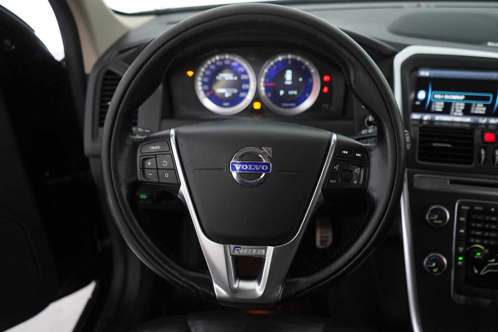 Volvo XC60 2012 D5 AWD R-Design aut *Weba / Polestar / Nahat / S.kontti / KeyLessGo* YritysOutlet - Myydään vain yrityksille - – Tämä auto myydään YritysOutlet -valikoimasta vain yritykselle