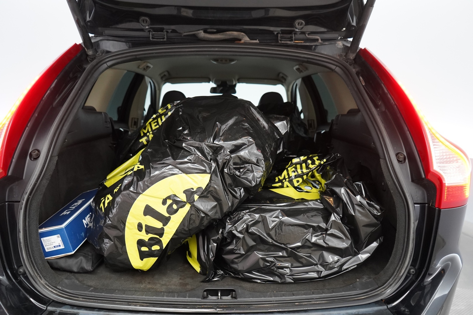 Volvo XC60 2012 D5 AWD R-Design aut *Weba / Polestar / Nahat / S.kontti / KeyLessGo* YritysOutlet - Myydään vain yrityksille - – Tämä auto myydään YritysOutlet -valikoimasta vain yritykselle