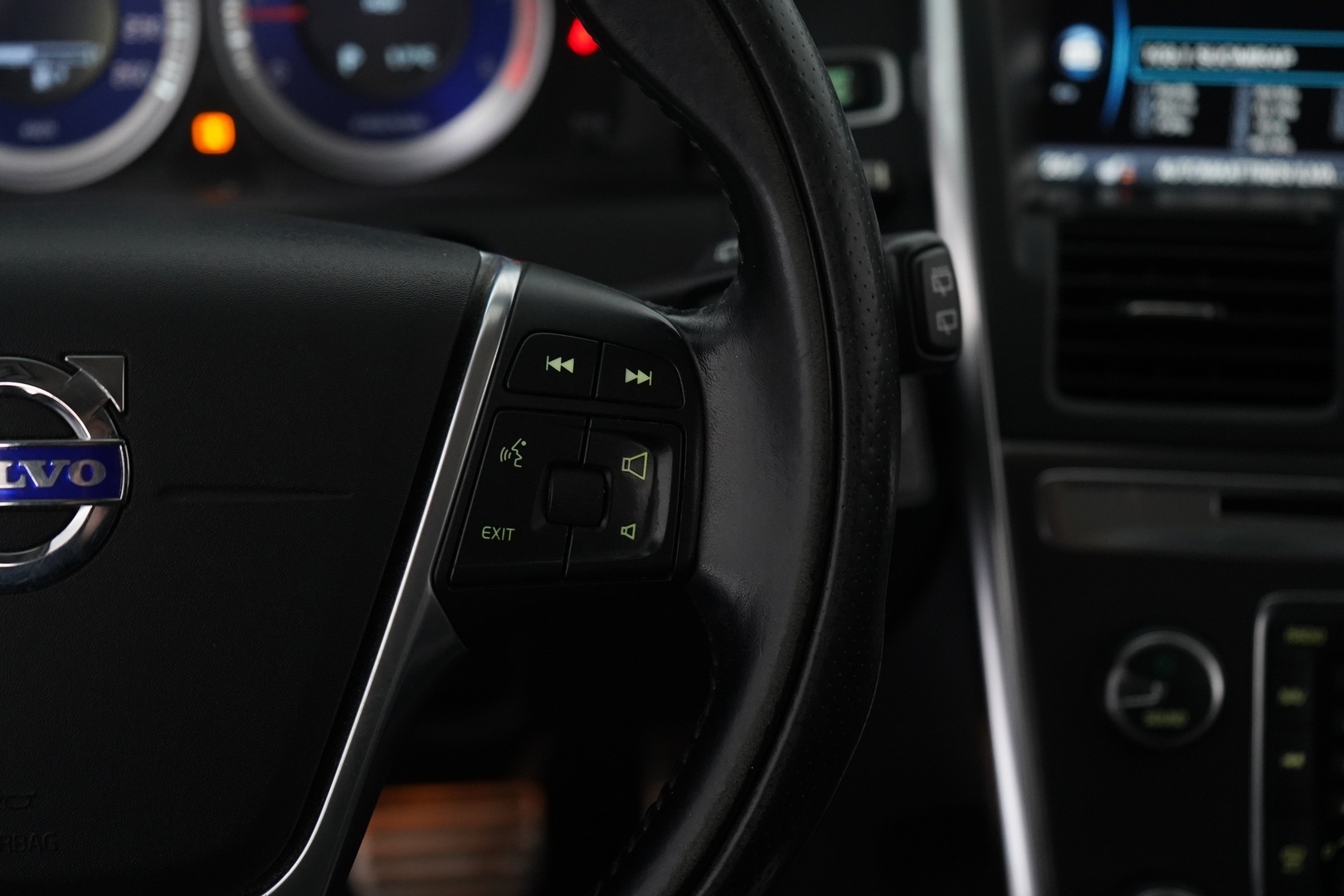 Volvo XC60 2012 D5 AWD R-Design aut *Weba / Polestar / Nahat / S.kontti / KeyLessGo* YritysOutlet - Myydään vain yrityksille - – Tämä auto myydään YritysOutlet -valikoimasta vain yritykselle