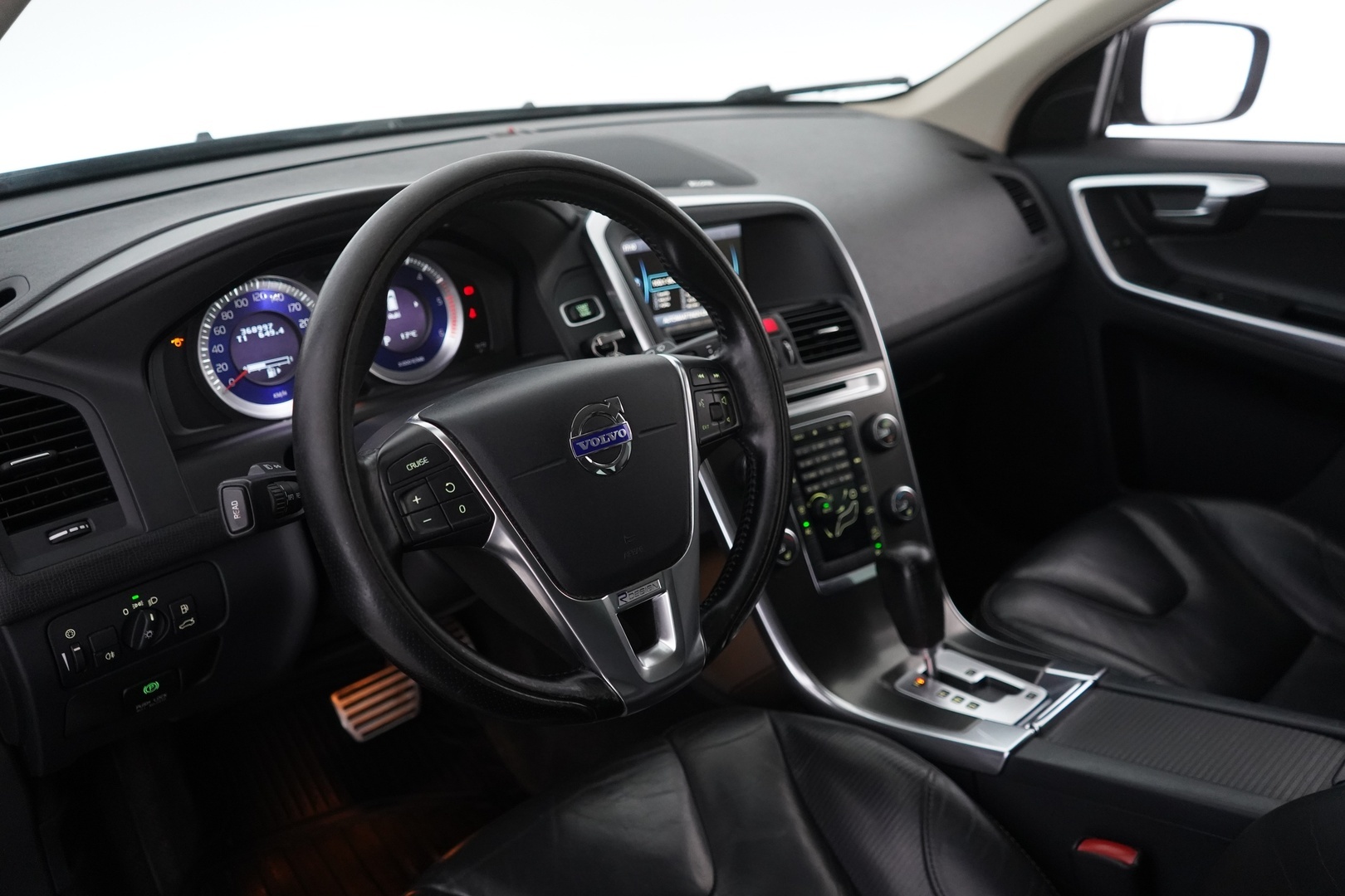 Volvo XC60 2012 D5 AWD R-Design aut *Weba / Polestar / Nahat / S.kontti / KeyLessGo* YritysOutlet - Myydään vain yrityksille - – Tämä auto myydään YritysOutlet -valikoimasta vain yritykselle