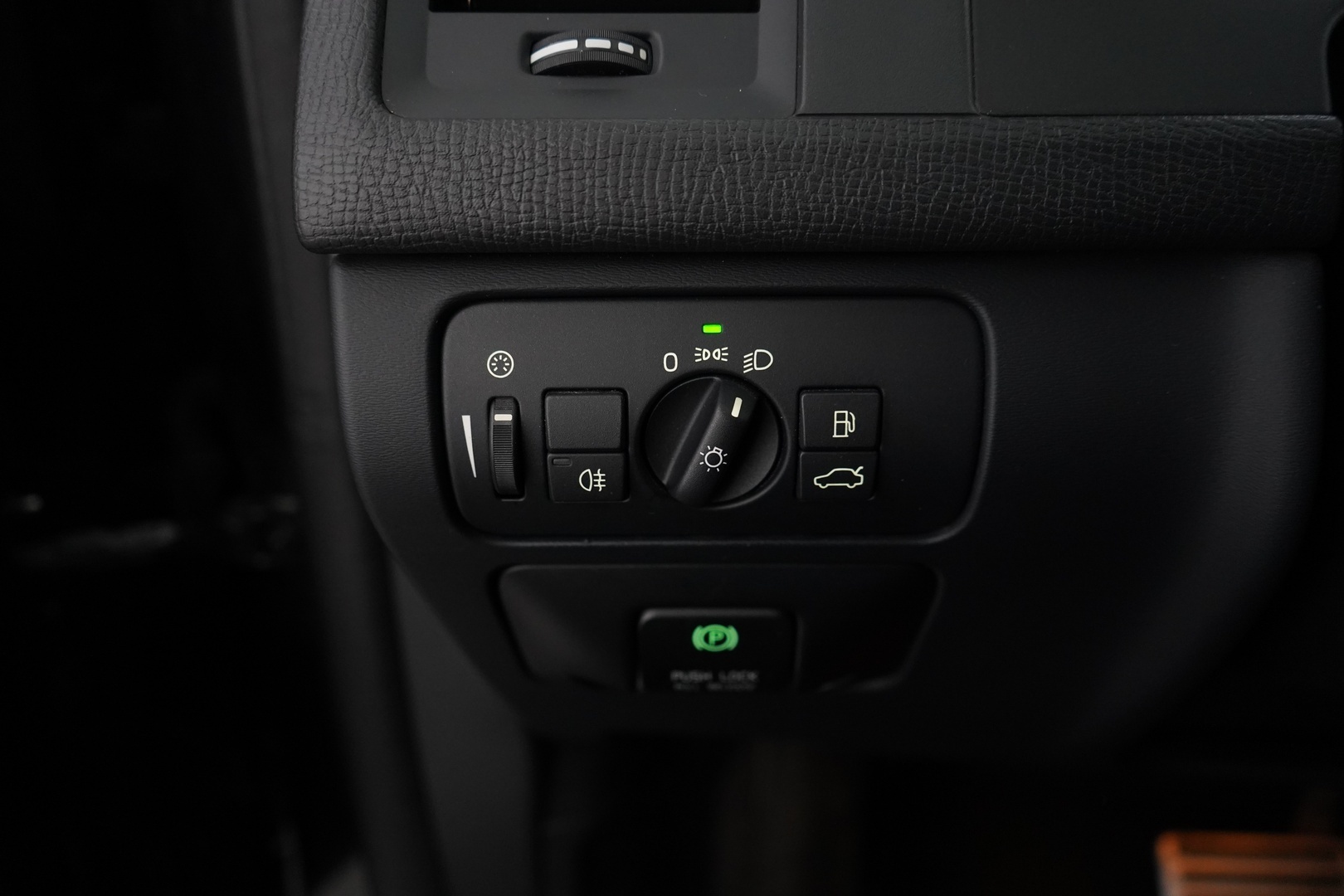 Volvo XC60 2012 D5 AWD R-Design aut *Weba / Polestar / Nahat / S.kontti / KeyLessGo* YritysOutlet - Myydään vain yrityksille - – Tämä auto myydään YritysOutlet -valikoimasta vain yritykselle