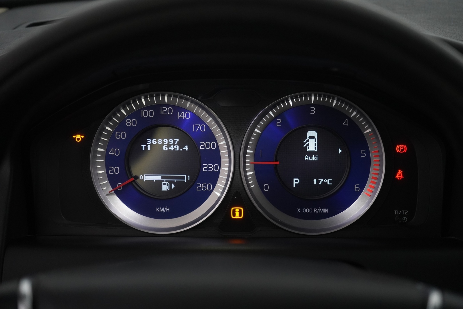 Volvo XC60 2012 D5 AWD R-Design aut *Weba / Polestar / Nahat / S.kontti / KeyLessGo* YritysOutlet - Myydään vain yrityksille - – Tämä auto myydään YritysOutlet -valikoimasta vain yritykselle