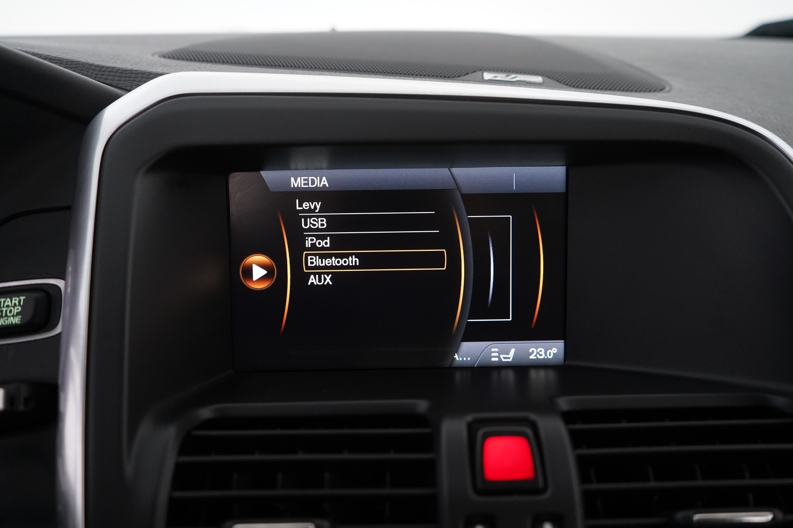 Volvo XC60 2012 D5 AWD R-Design aut *Weba / Polestar / Nahat / S.kontti / KeyLessGo* YritysOutlet - Myydään vain yrityksille - – Tämä auto myydään YritysOutlet -valikoimasta vain yritykselle