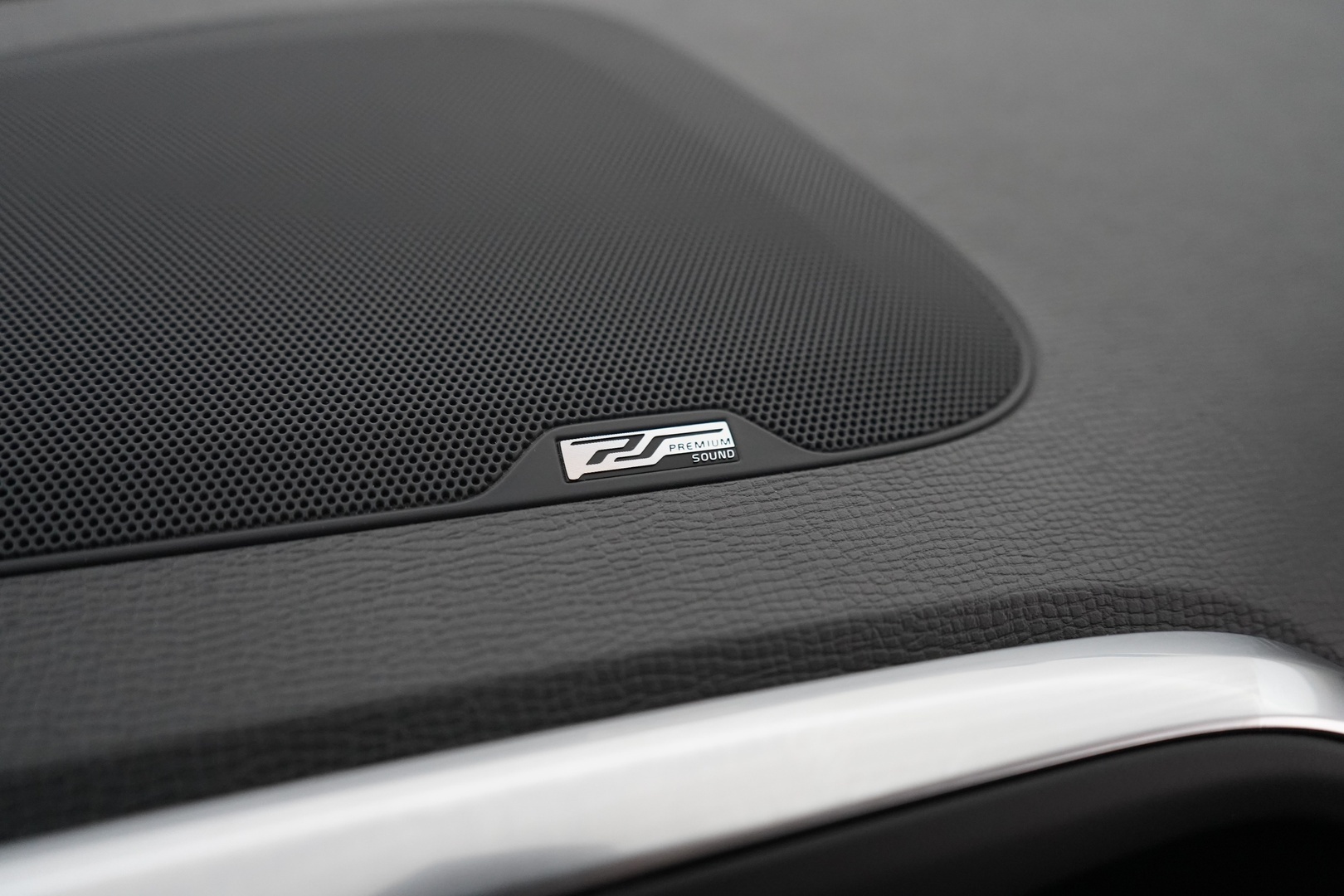 Volvo XC60 2012 D5 AWD R-Design aut *Weba / Polestar / Nahat / S.kontti / KeyLessGo* YritysOutlet - Myydään vain yrityksille - – Tämä auto myydään YritysOutlet -valikoimasta vain yritykselle