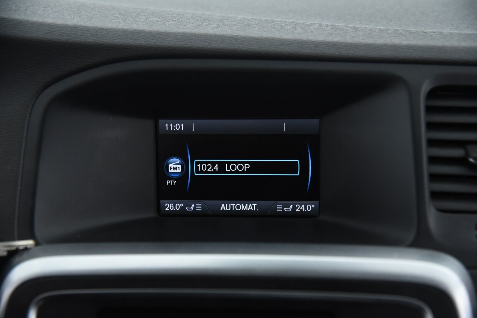 Volvo S60 2012 D5 AWD Momentum Business aut / Lohkolämm. / Nahat / 2x renkaat / Huoltokirja - YritysOutlet - Myydään vain yrityksille - Suomi auto / Jakopää vaihdettu 2022!