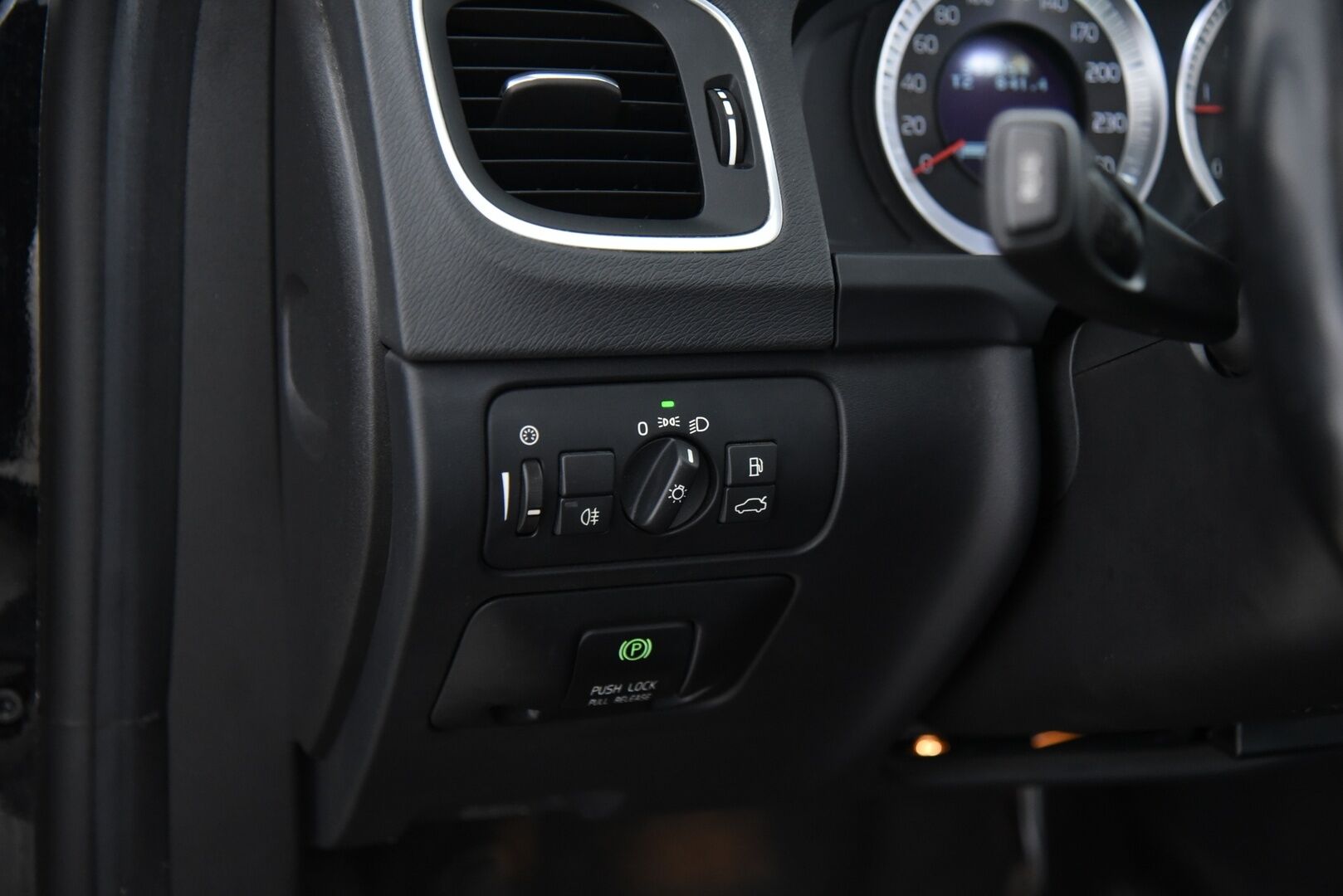 Volvo S60 2012 D5 AWD Momentum Business aut / Lohkolämm. / Nahat / 2x renkaat / Huoltokirja - YritysOutlet - Myydään vain yrityksille - Suomi auto / Jakopää vaihdettu 2022!