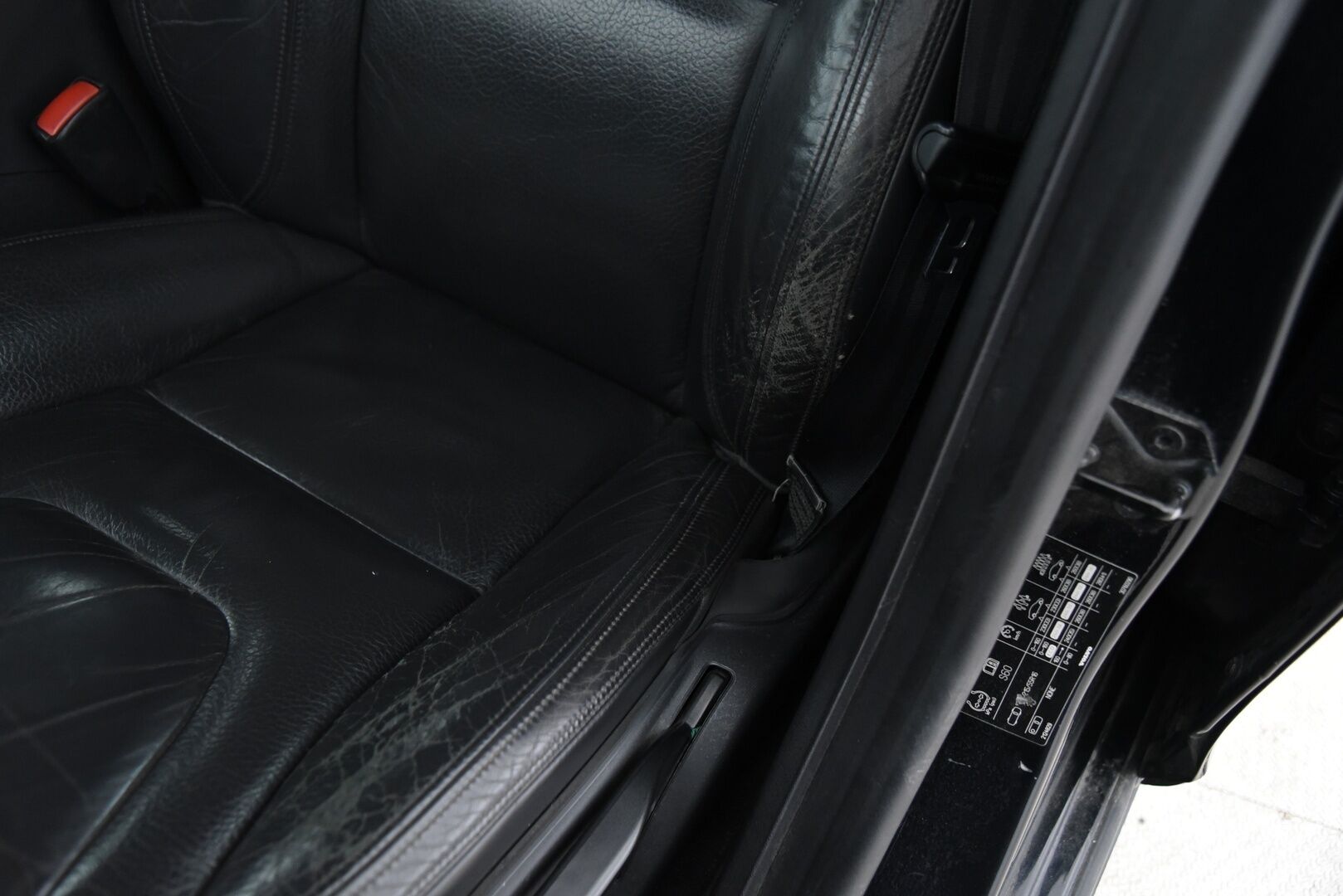 Volvo S60 2012 D5 AWD Momentum Business aut / Lohkolämm. / Nahat / 2x renkaat / Huoltokirja - YritysOutlet - Myydään vain yrityksille - Suomi auto / Jakopää vaihdettu 2022!