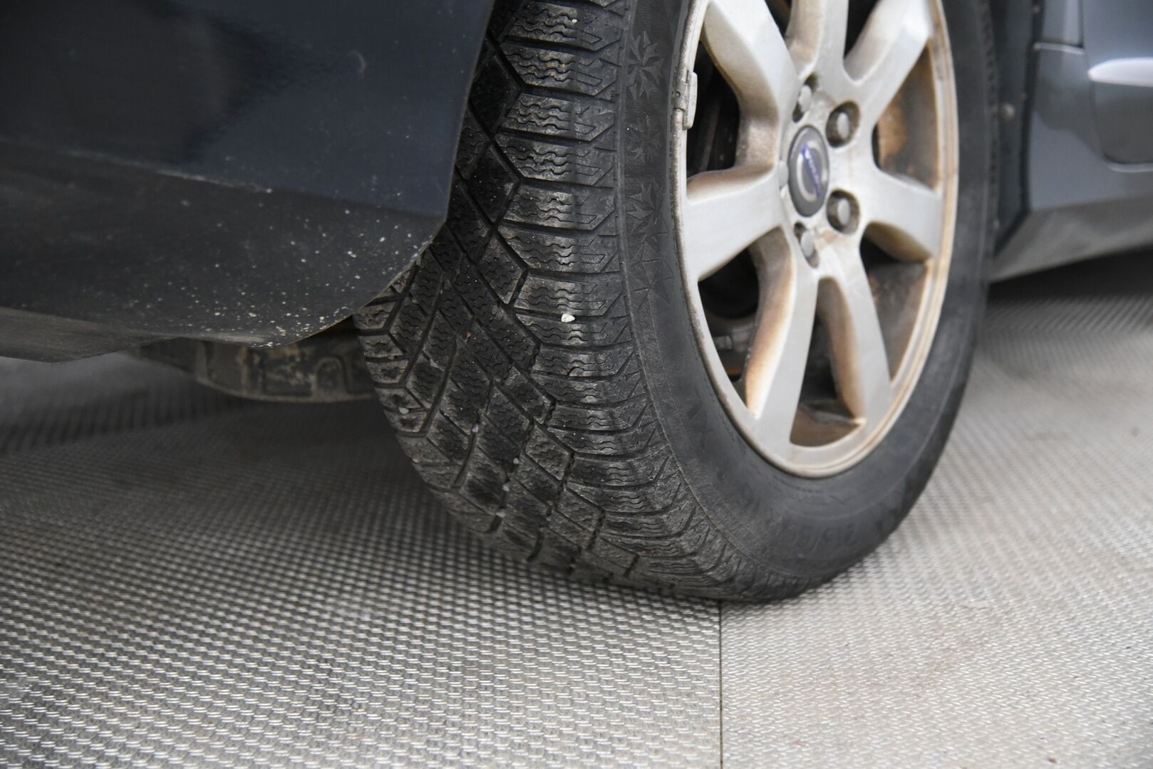 Volvo S60 2012 D5 AWD Momentum Business aut / Lohkolämm. / Nahat / 2x renkaat / Huoltokirja - YritysOutlet - Myydään vain yrityksille - Suomi auto / Jakopää vaihdettu 2022!