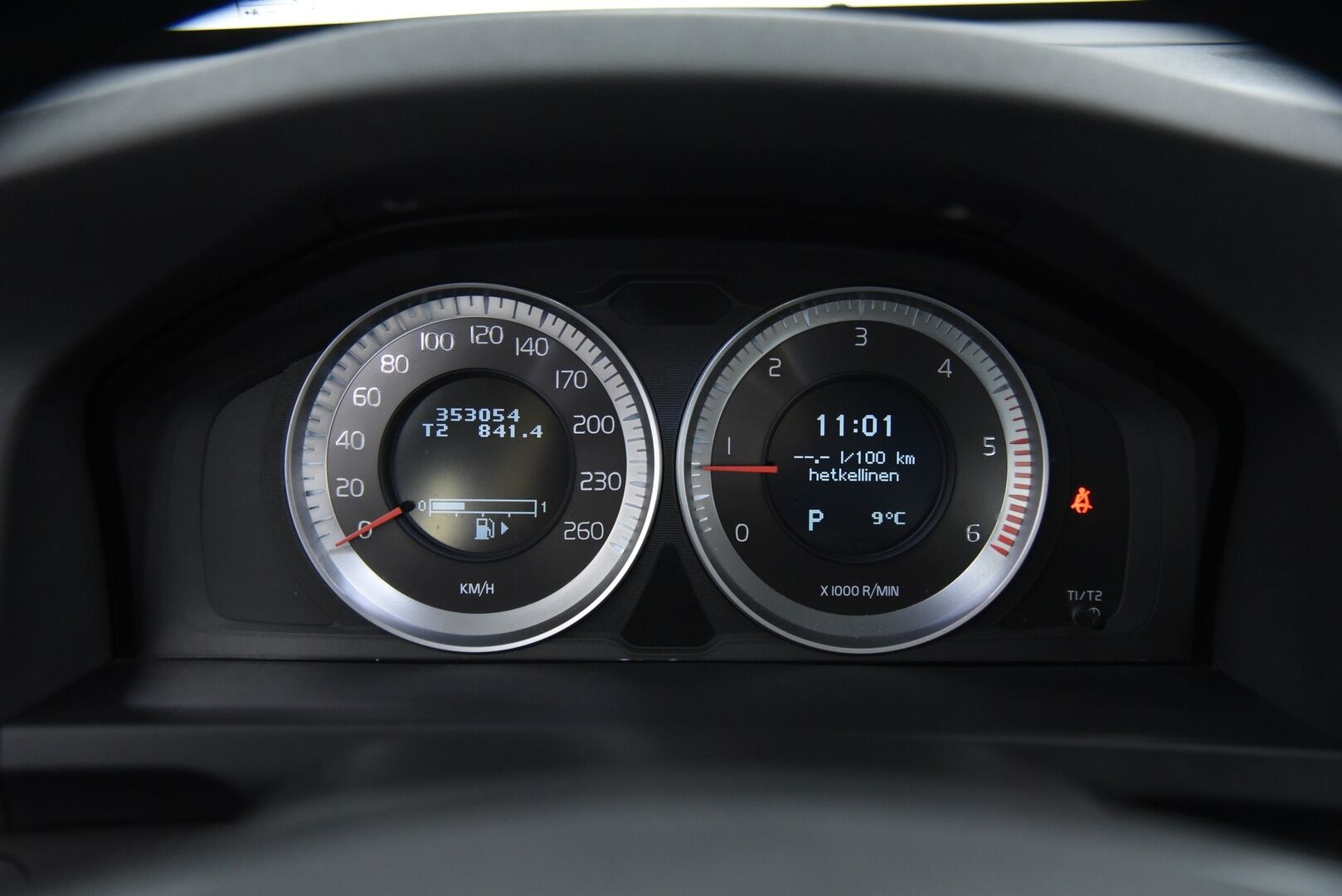 Volvo S60 2012 D5 AWD Momentum Business aut / Lohkolämm. / Nahat / 2x renkaat / Huoltokirja - YritysOutlet - Myydään vain yrityksille - Suomi auto / Jakopää vaihdettu 2022!