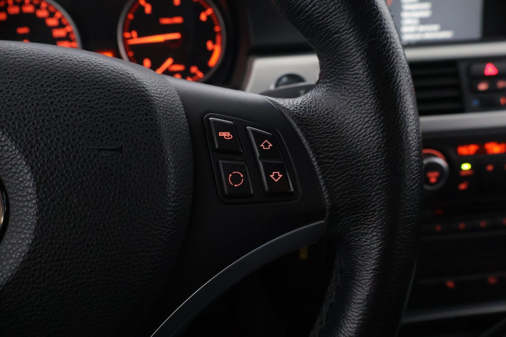 BMW 320 2012 xDrive E91 Touring Limited Business Edition *Sportti penkit / Vakionopeudensäädin / P.Tutkat / NAV* - *Hifit / Musta sisäkattoverhoilu / Xenon* - HULLUT AVAJAISHULINAT KORKOTARJOUS 3,29 %