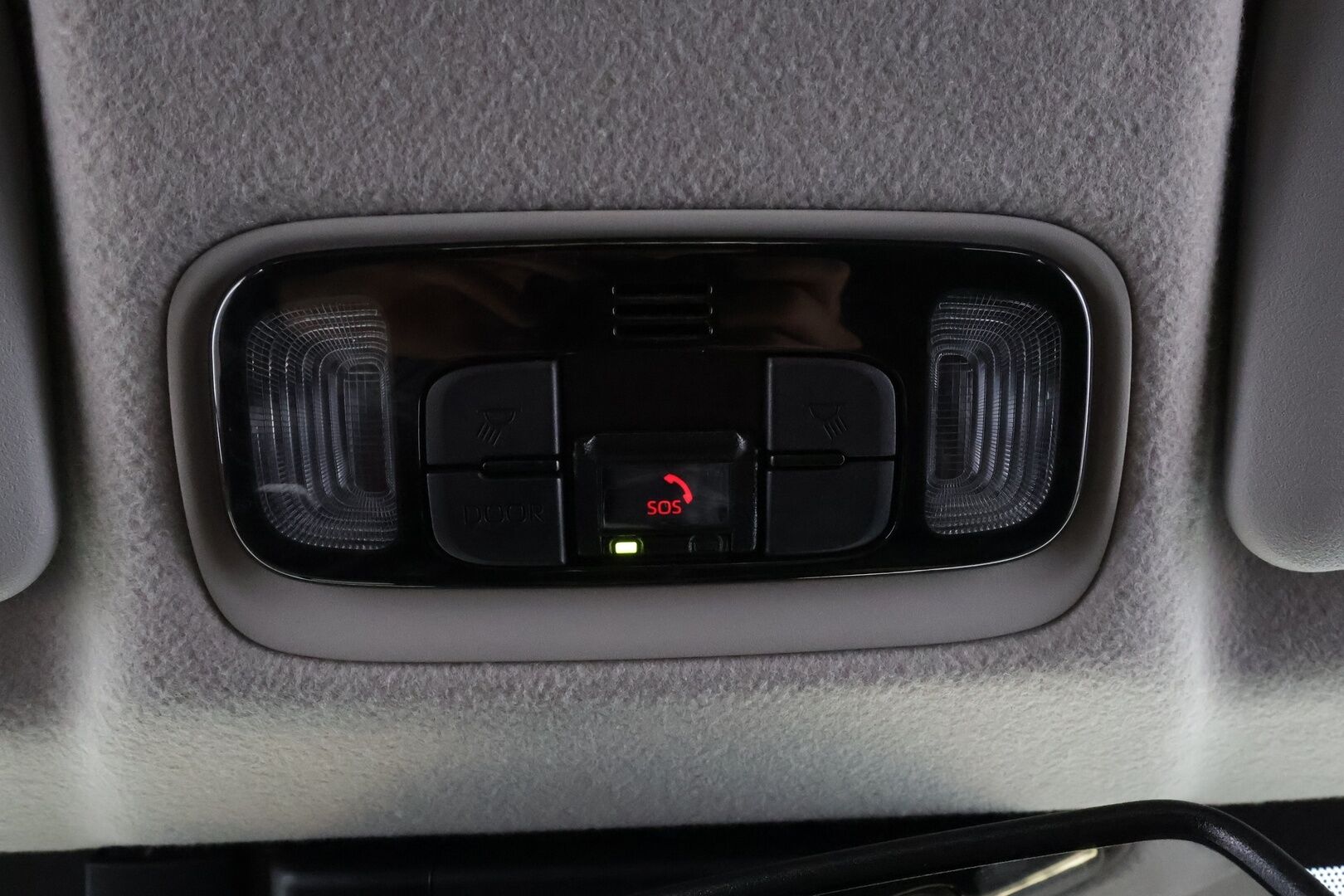 Toyota Yaris 2024 1,5 Hybrid 116 Intense * 1.Om Suomi-auto / ACC / P.kamera / Kaistavahti / Apple&Android * - Kahdet renkaat aluvanteilla / Merkkihuollettu