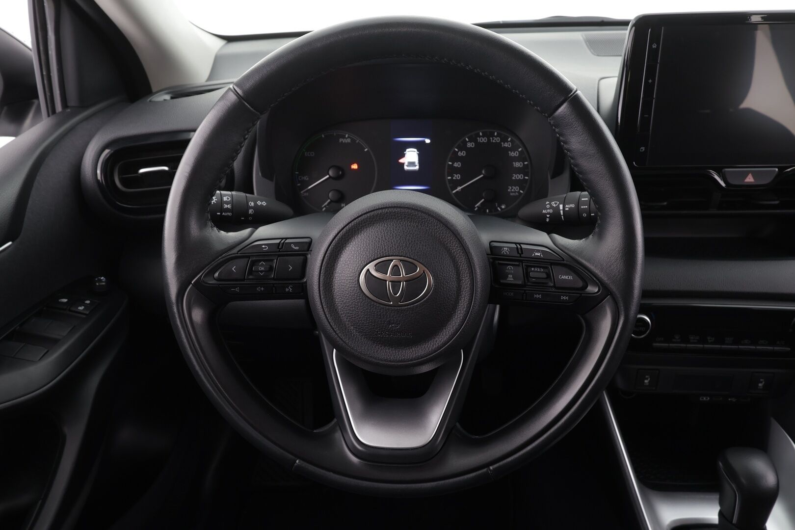 Toyota Yaris 2024 1,5 Hybrid 116 Intense * 1.Om Suomi-auto / ACC / P.kamera / Kaistavahti / Apple&Android * - Kahdet renkaat aluvanteilla / Merkkihuollettu - HULLUT BLACKWEEK JATKOT - KORKOTARJOUS 2,49%