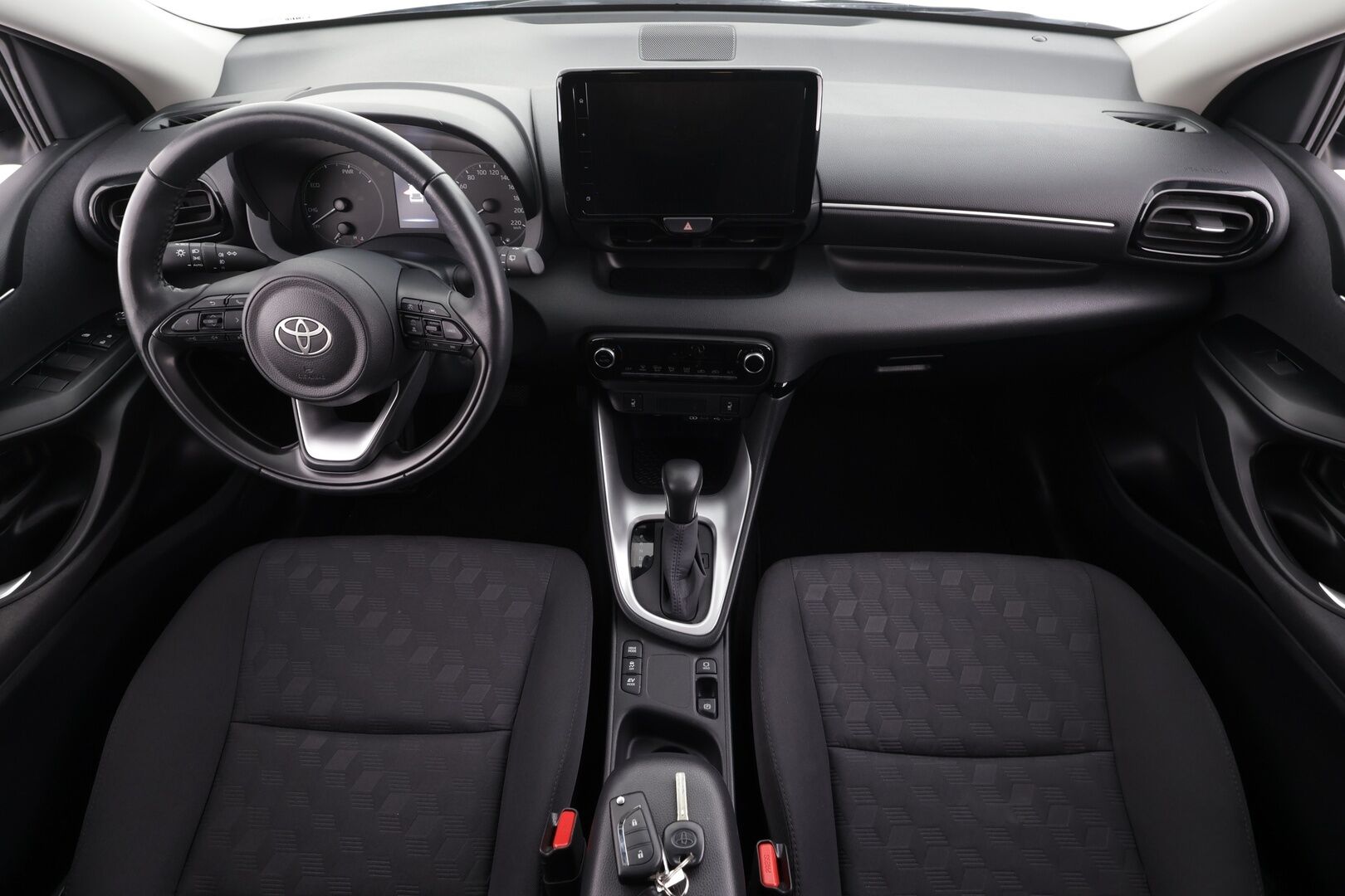 Toyota Yaris 2024 1,5 Hybrid 116 Intense * 1.Om Suomi-auto / ACC / P.kamera / Kaistavahti / Apple&Android * - Kahdet renkaat aluvanteilla / Merkkihuollettu