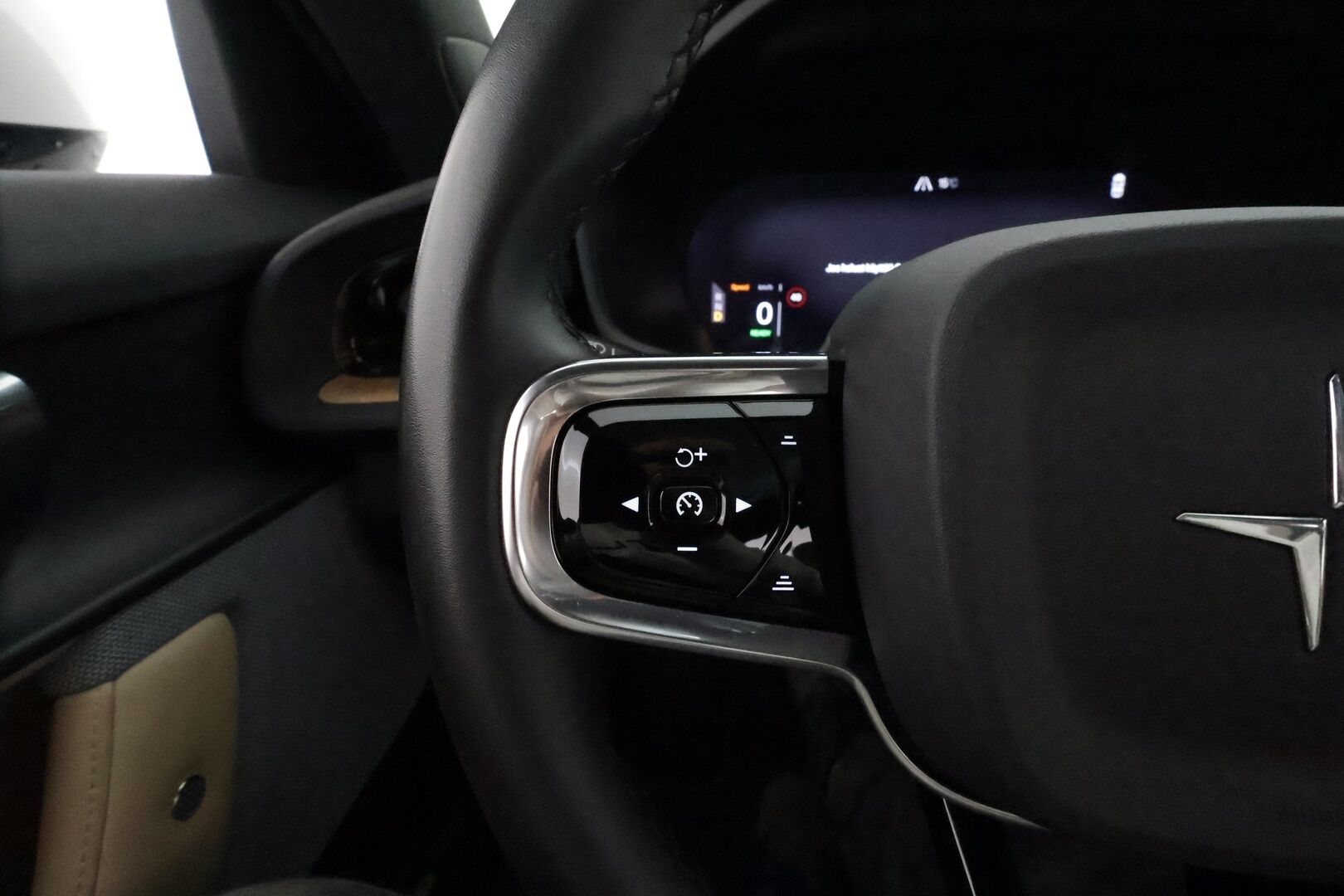 Polestar 2 2021 Launch Edition, 300kW ** Ilmastoidut Nahkapenkit Muistilla / Lasikatto / Lämpöpumppu / Pixel-LED  / Adapt.Vakkari / 360° ** - 3,99 % KORKOTARJOUS TÄHÄN AUTOON - Akku kuntotarkastettu / 2x Latauskaapelit / HUIPPU VARUSTEET!