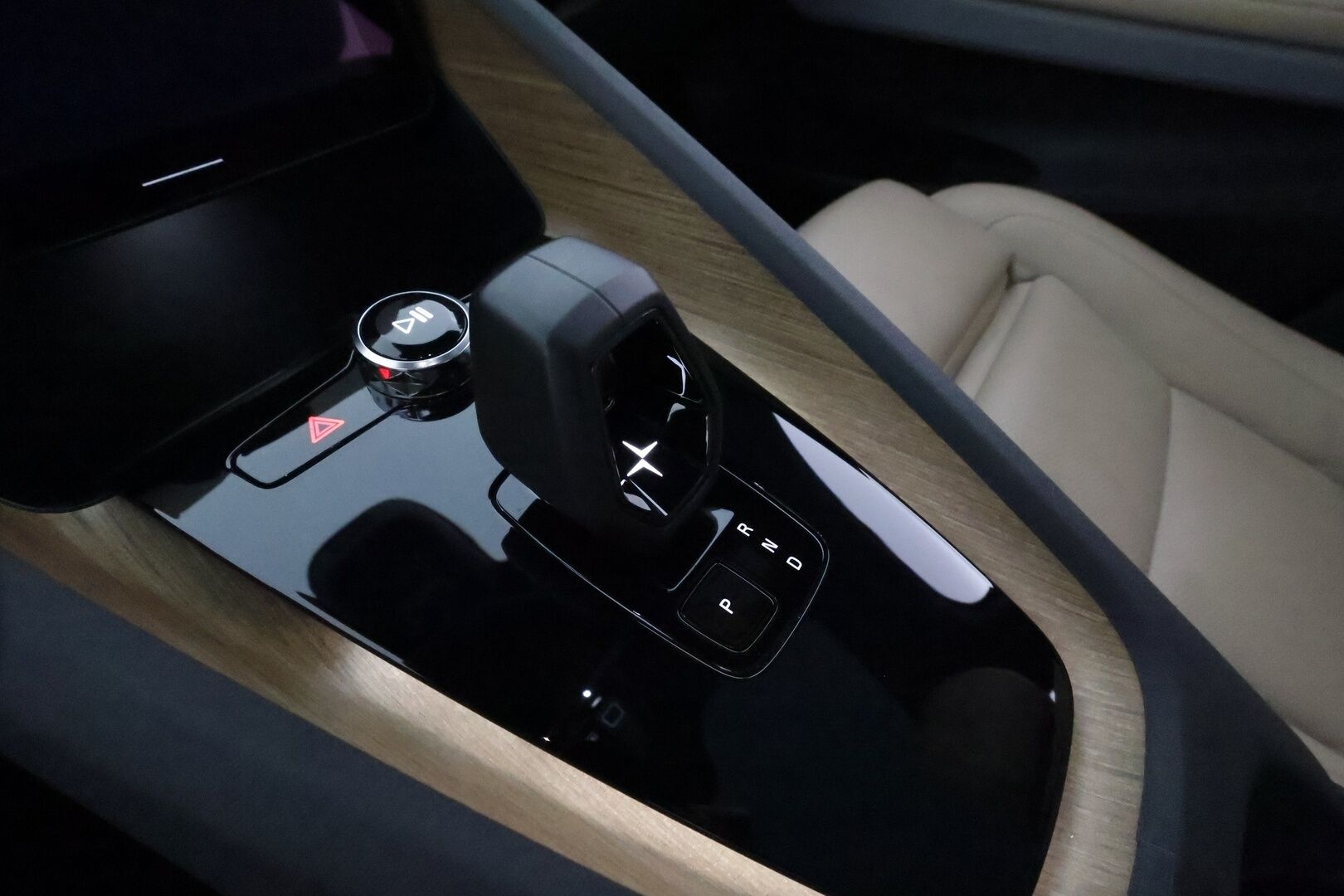 Polestar 2 2021 Launch Edition, 300kW ** Ilmastoidut Nahkapenkit Muistilla / Lasikatto / Lämpöpumppu / Pixel-LED  / Adapt.Vakkari / 360° ** - 3,99 % KORKOTARJOUS TÄHÄN AUTOON - Akku kuntotarkastettu / 2x Latauskaapelit / HUIPPU VARUSTEET!