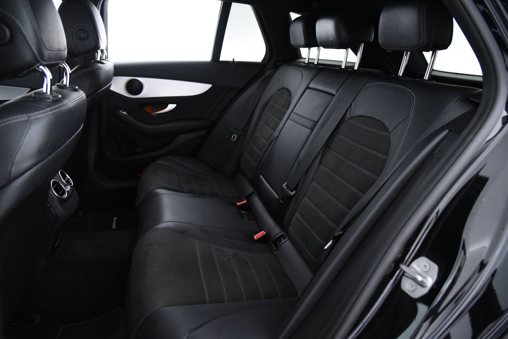 MERCEDES-BENZ C 2021 300de T AMG * Facelift / NAVI / LED-ajovalot / Apple&Android / Sport-penkit / Vakkari * - AMG Sisä- ja ulkopaketilla