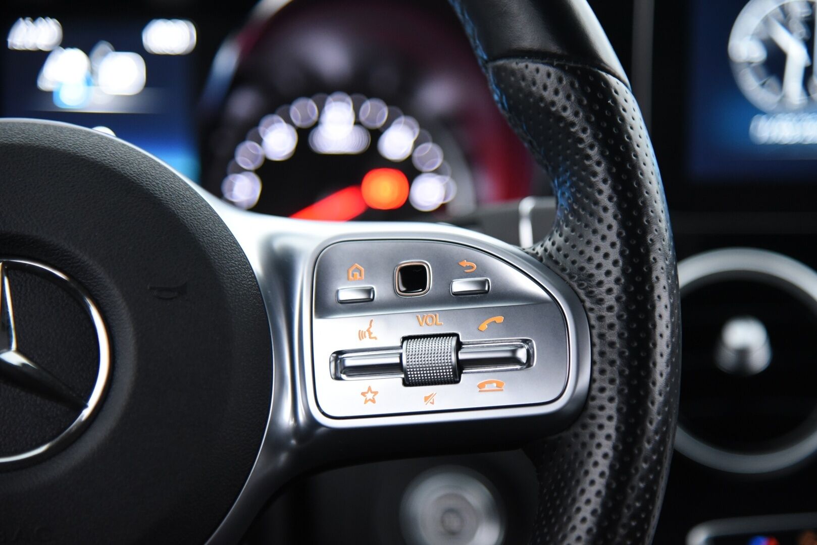 MERCEDES-BENZ C 2021 300de T AMG / Facelift / Vakkari / NAVI / P-tutkat / App-Connect / Sport-Penkit - AMG Sisä- ja ulkopaketilla! 