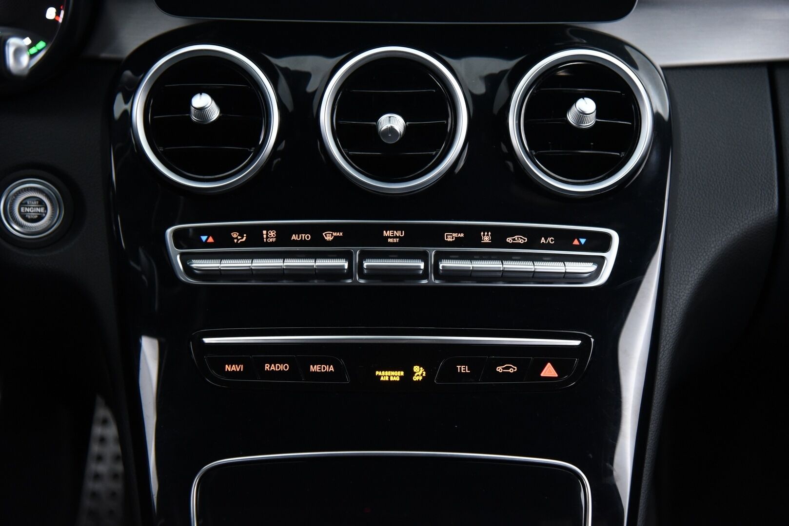 MERCEDES-BENZ C 2021 300de T AMG * Facelift / NAVI / LED-ajovalot / Apple&Android / Sport-penkit / Vakkari * - AMG Sisä- ja ulkopaketilla