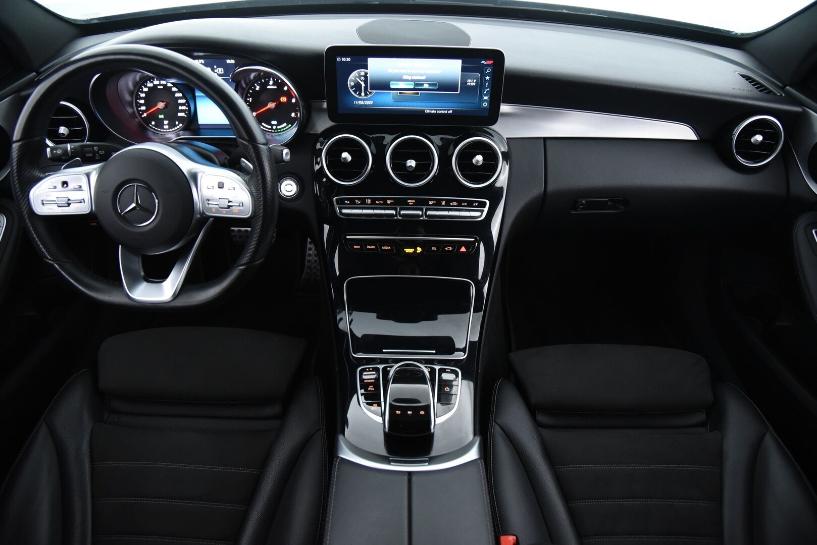 MERCEDES-BENZ C 2021 300de T AMG * Facelift / NAVI / LED-ajovalot / Apple&Android / Sport-penkit / Vakkari * - AMG Sisä- ja ulkopaketilla