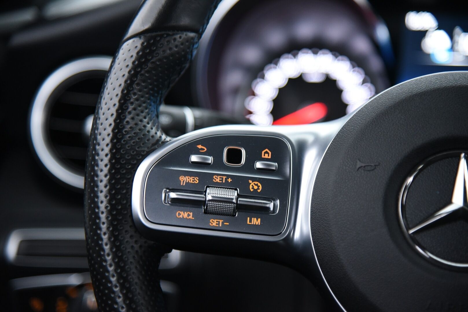 MERCEDES-BENZ C 2021 300de T AMG * Facelift / NAVI / LED-ajovalot / Apple&Android / Sport-penkit / Vakkari * - AMG Sisä- ja ulkopaketilla - HULLUT AVAJAISHULINAT KORKOTARJOUS 3,29 %