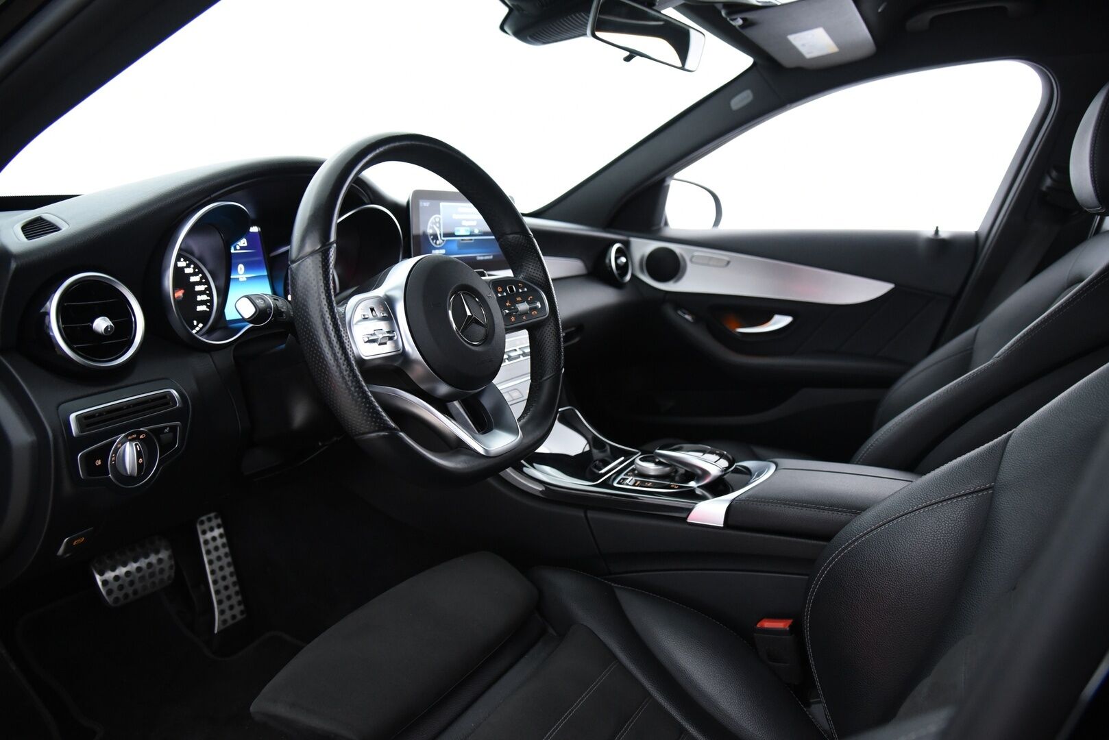 MERCEDES-BENZ C 2021 300de T AMG * Facelift / NAVI / LED-ajovalot / Apple&Android / Sport-penkit / Vakkari * - AMG Sisä- ja ulkopaketilla