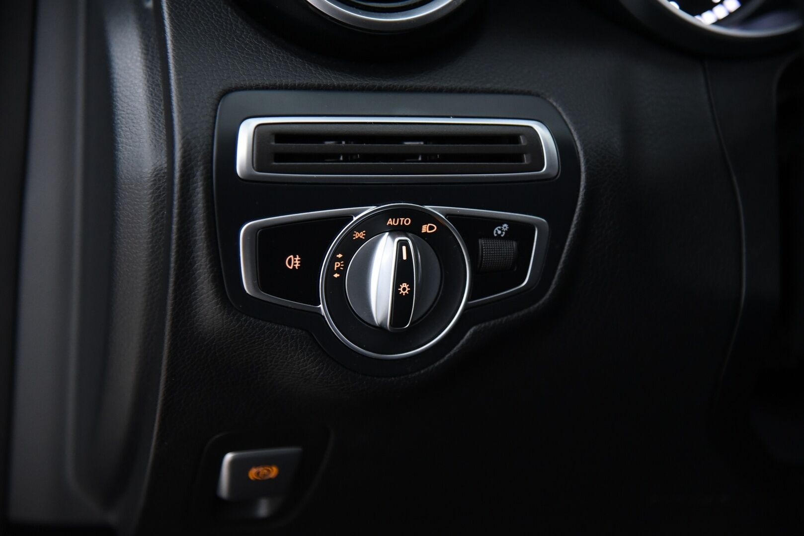 MERCEDES-BENZ C 2021 300de T AMG * Facelift / NAVI / LED-ajovalot / Apple&Android / Sport-penkit / Vakkari * - AMG Sisä- ja ulkopaketilla - HULLUT AVAJAISHULINAT KORKOTARJOUS 3,29 %