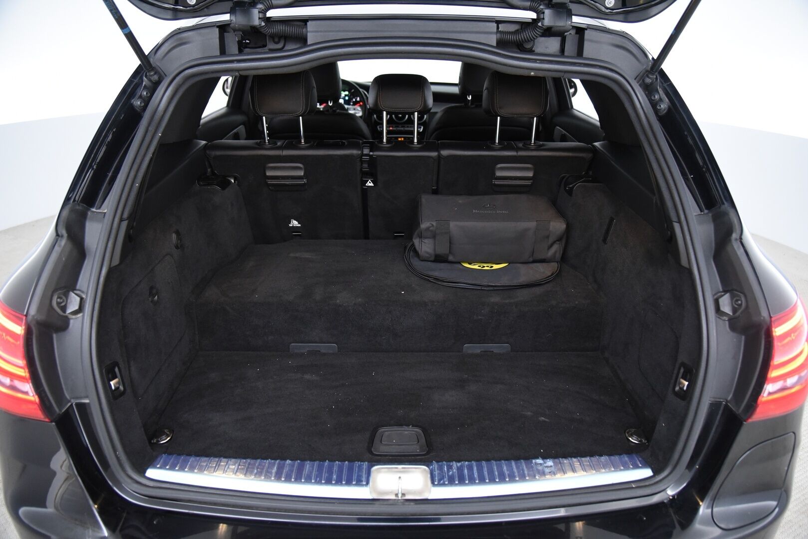 MERCEDES-BENZ C 2021 300de T AMG * Facelift / NAVI / LED-ajovalot / Apple&Android / Sport-penkit / Vakkari * - AMG Sisä- ja ulkopaketilla - HULLUT AVAJAISHULINAT KORKOTARJOUS 3,29 %