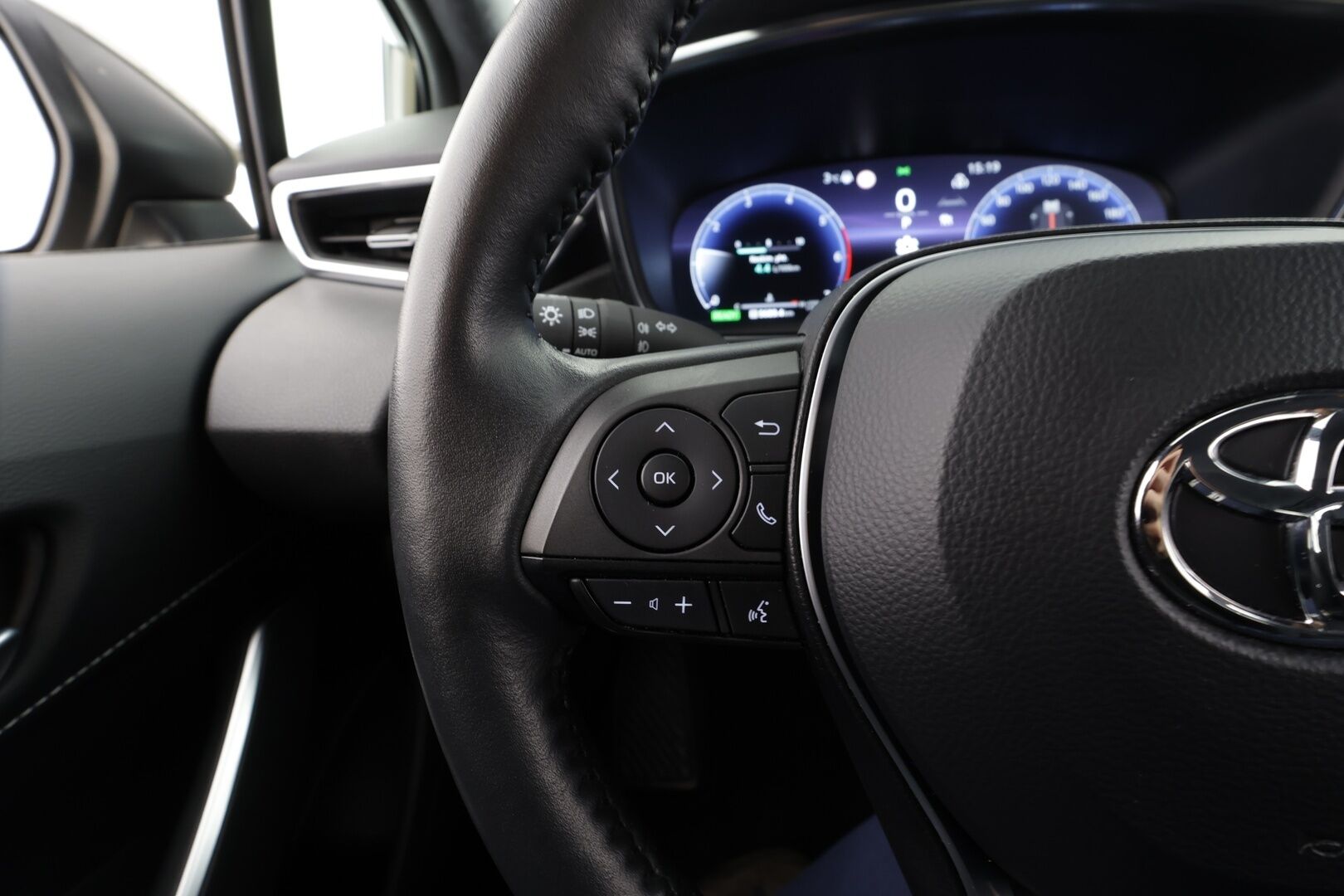 Toyota Corolla 2024 Touring Sports 1,8 Hybrid Active * ACC / LED / P.Kamera / Kaistavahti / Digimittaristo * - 1.Om Suomi-auto / Kahdet renkaat / Merkkihuollettu - HULLUT JOULUT KORKOTARJOUS 2,49% 