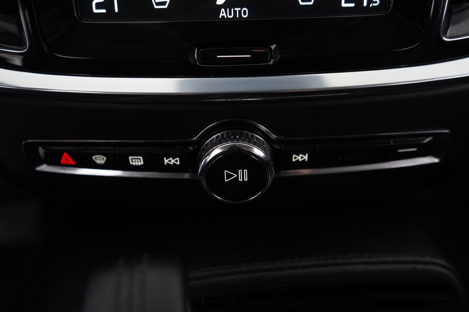 Volvo V60 2020 T6 Twin Engine AWD Momentum Edition *ACC / Webasto / VOC / Kaistavahti / LED-ajovalot / Ratinlämmitin* - Juuri katsastettu / Juuri huollettu / Jakohihna juuri vaihdettu / Kahdet renkaat Volvon alumiinivantein