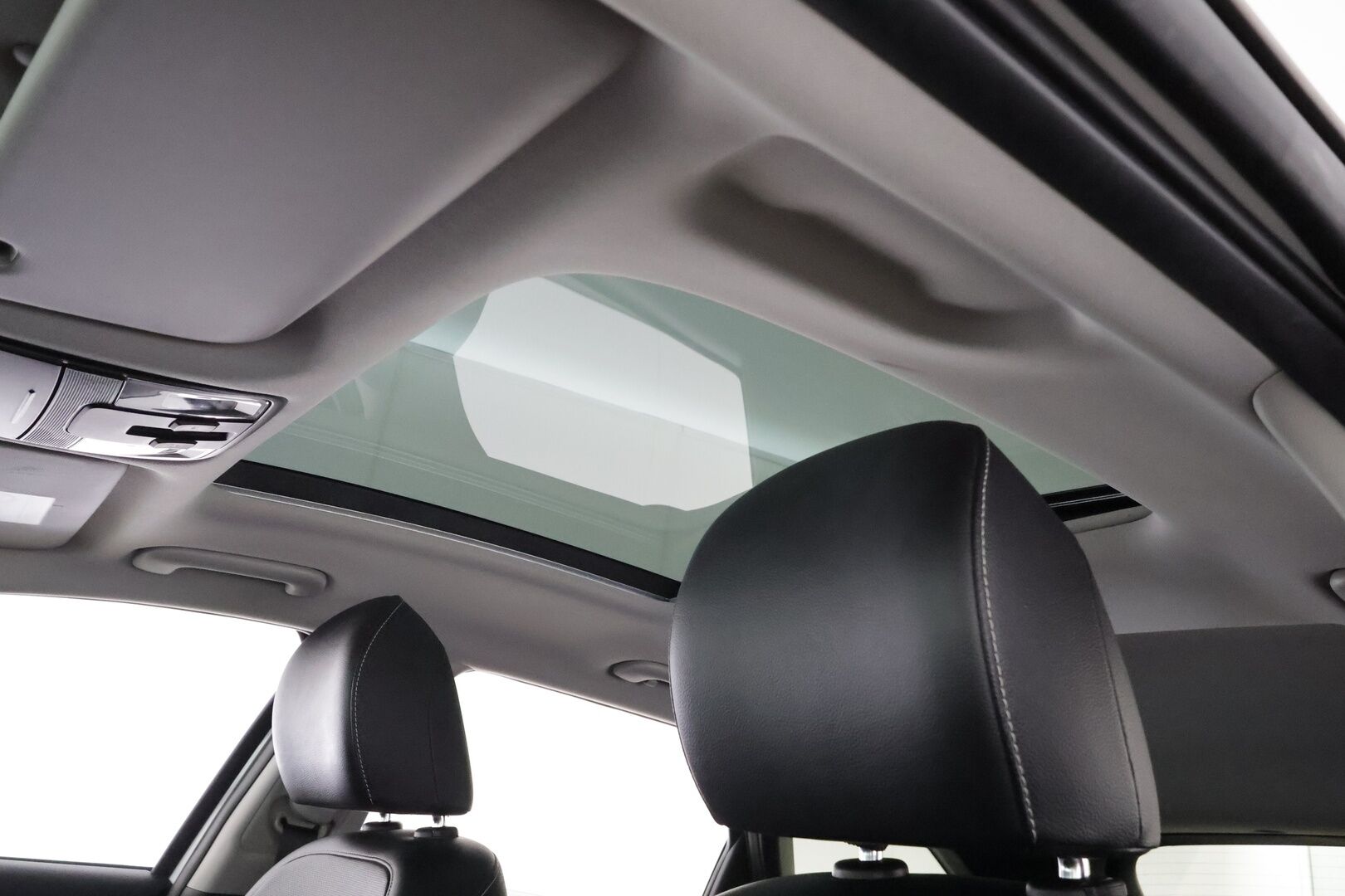 KIA CEED 2022 1,6 GDI Plug-In Hybrid Business Premium SW DCT * ACC / P.kamera / Ilmastoidut nahat / Koukku / Lasikattoluukku / LED * - Muistipenkki / Kahdet renkaat aluvanteilla / Merkkihuollettu / Huippuvarusteet