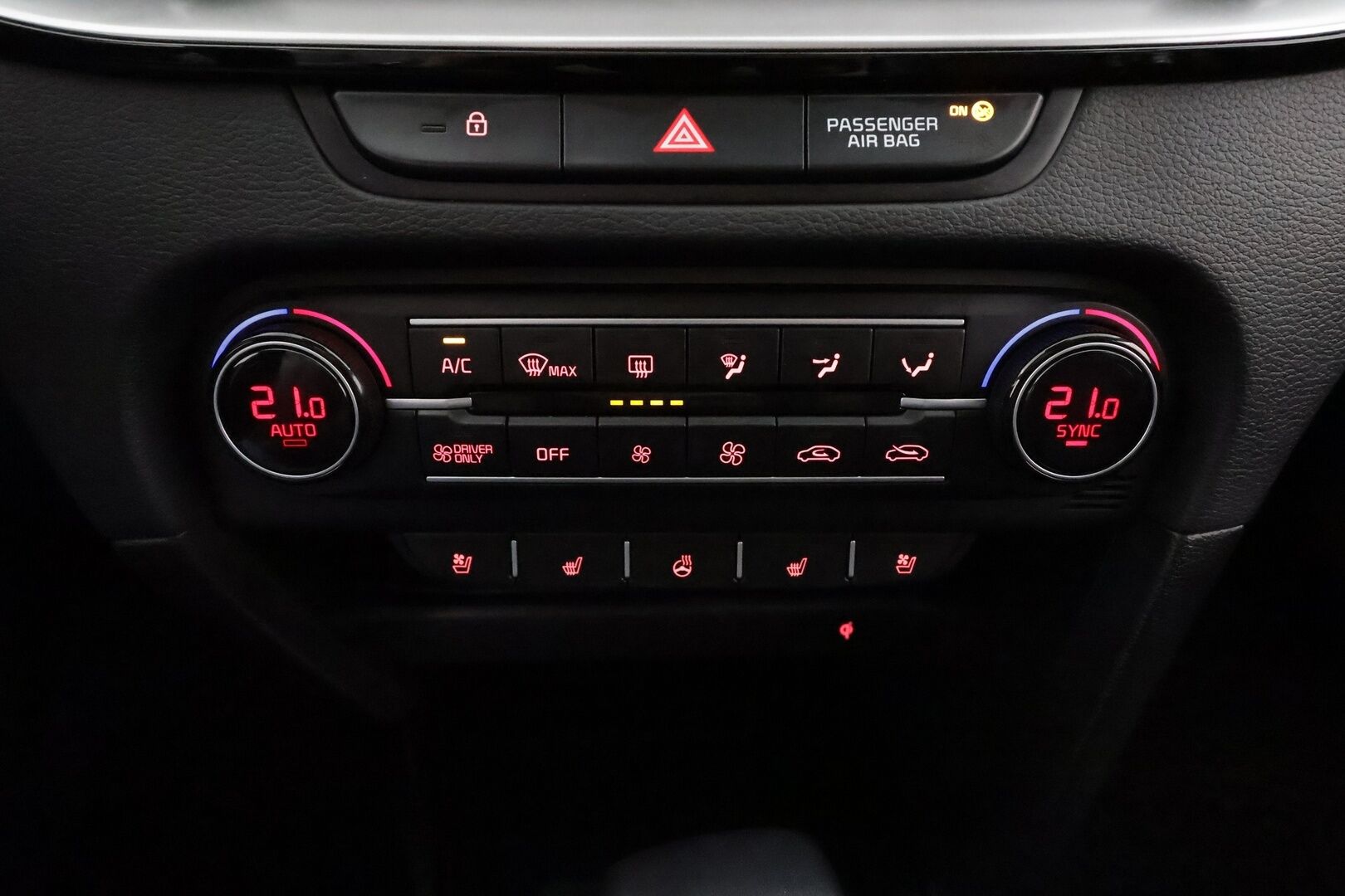 KIA CEED 2022 1,6 GDI Plug-In Hybrid Business Premium SW DCT * ACC / Kamera / Ilmastoidut nahat / Koukku / Lasikattoluukku / LED * - Kahdet renkaat aluvanteilla / Merkkihuollettu / Kattavasti varusteltu! - HULLUT AVAJAISHULINAT KORKOTARJOUS 3,29 %