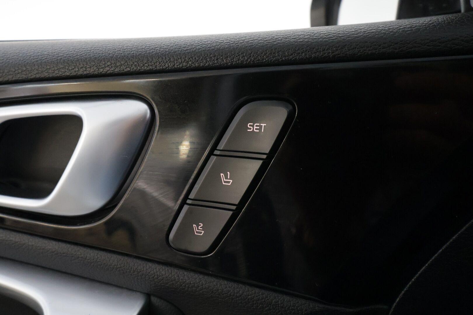 KIA CEED 2022 1,6 GDI Plug-In Hybrid Business Premium SW DCT * ACC / Kamera / Ilmastoidut nahat / Koukku / Lasikattoluukku / LED * - Kahdet renkaat aluvanteilla / Merkkihuollettu / Kattavasti varusteltu! - HULLUT AVAJAISHULINAT KORKOTARJOUS 3,29 %