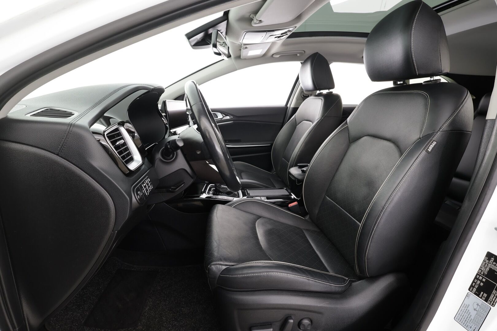 KIA CEED 2022 1,6 GDI Plug-In Hybrid Business Premium SW DCT * ACC / Kamera / Ilmastoidut nahat / Koukku / Lasikattoluukku / LED * - KATSO MIHIN POIKKEUSHINTAAN! / Kahdet renkaat aluvanteilla / Merkkihuollettu / Kattavasti varusteltu! - HULLUT AVAJAISHULINAT KORKOTARJOUS 3,29 %