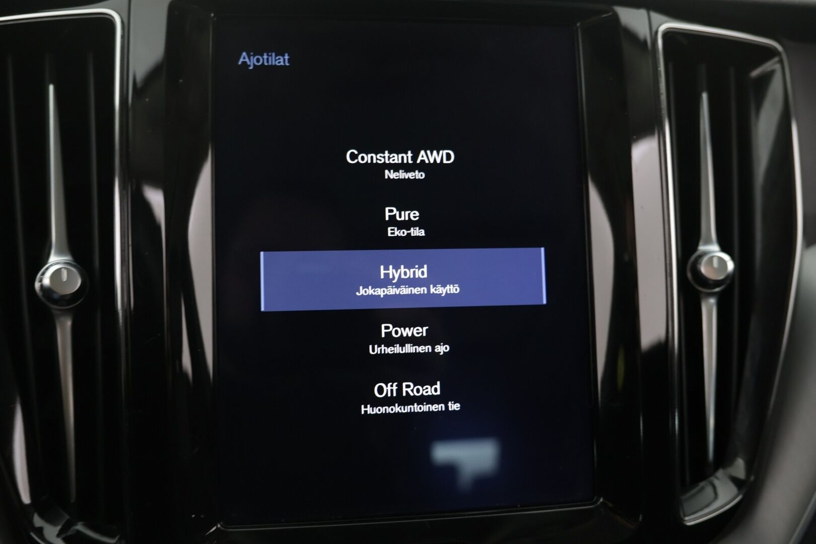 Volvo XC60 2020 T8 Recharge AWD Momentum Advanced Edition Aut. / Adapt.Vakkari / Panorama / Webasto / Vetokoukku / KeylessGo / Sähköluukku - Kattavasti varusteltu / Hyvin pidetty / Erinomainen huoltohistoria! - HULLUT AVAJAISHULINAT KORKOTARJOUS 3,29 %