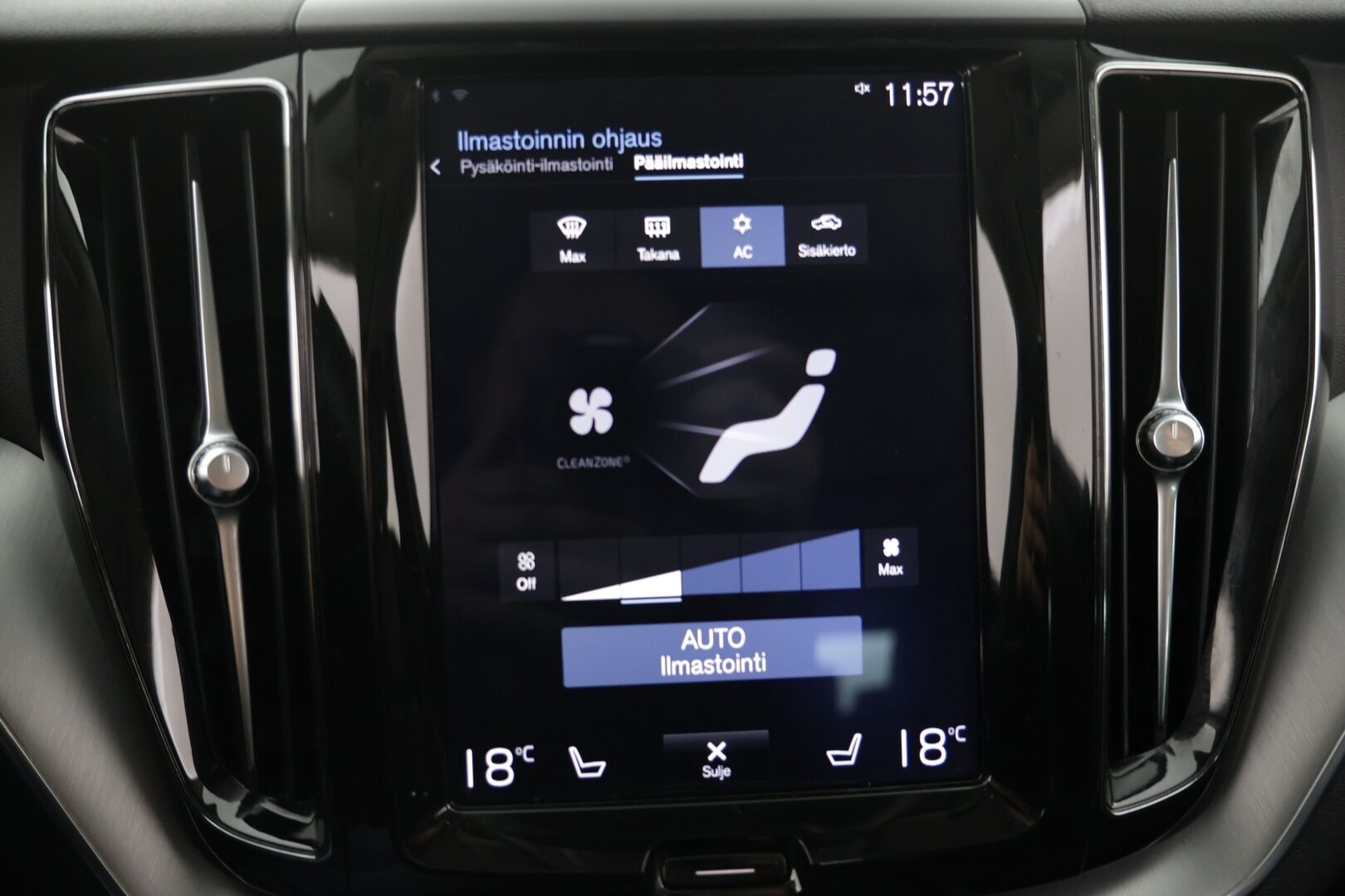 Volvo XC60 2020 T8 Recharge AWD Momentum Advanced Edition Aut. / Adapt.Vakkari / Panorama / Webasto / Vetokoukku / KeylessGo / Sähköluukku - Kattavasti varusteltu / Hyvin pidetty / Erinomainen huoltohistoria! - HULLUT AVAJAISHULINAT KORKOTARJOUS 3,29 %