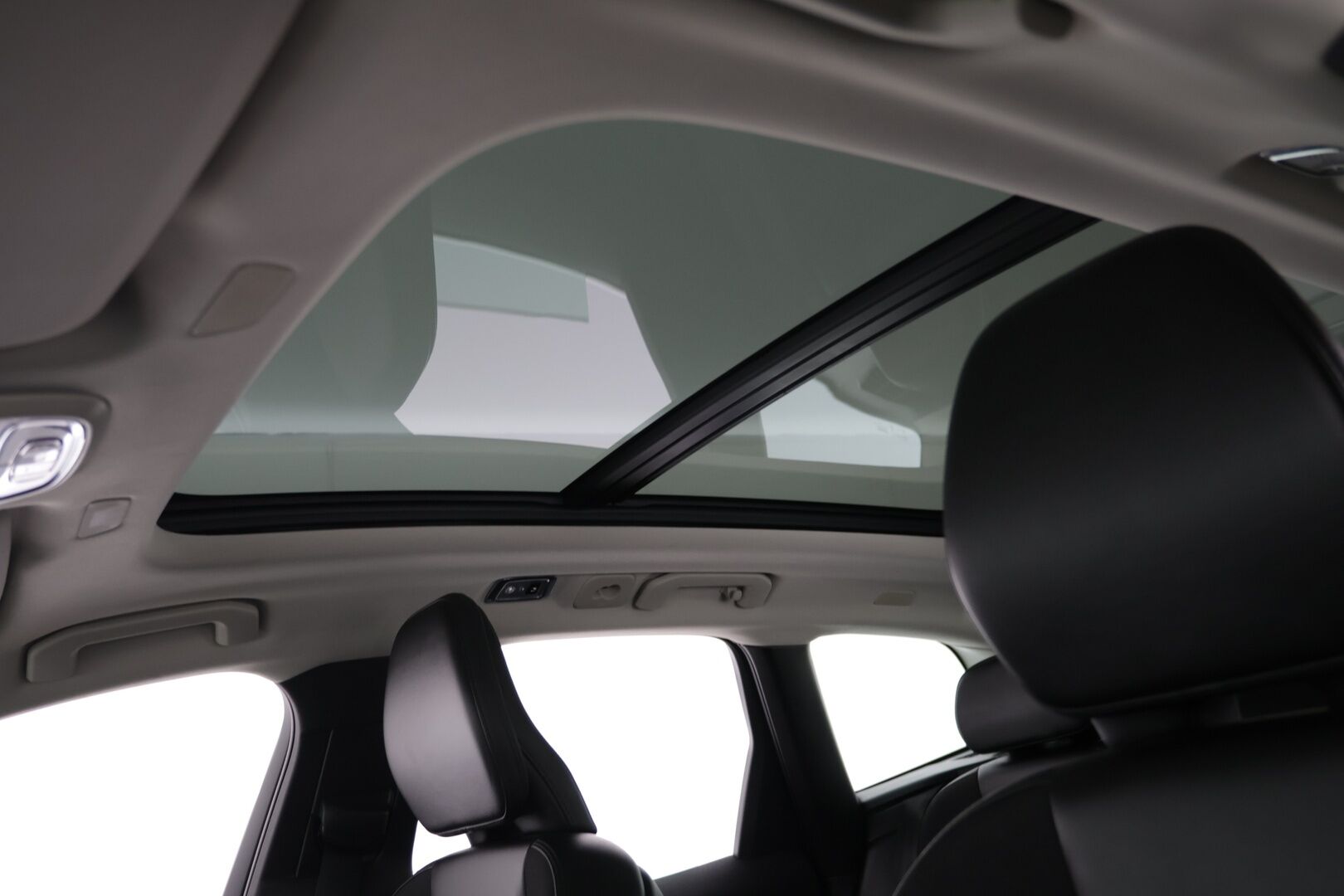 Volvo XC60 2020 T8 Recharge AWD Momentum Advanced Edition Aut. / Adapt.Vakkari / Panorama / Webasto / Vetokoukku / KeylessGo / Sähköluukku - Kattavasti varusteltu / Hyvin pidetty / Erinomainen huoltohistoria! - HULLUT AVAJAISHULINAT KORKOTARJOUS 3,29 %