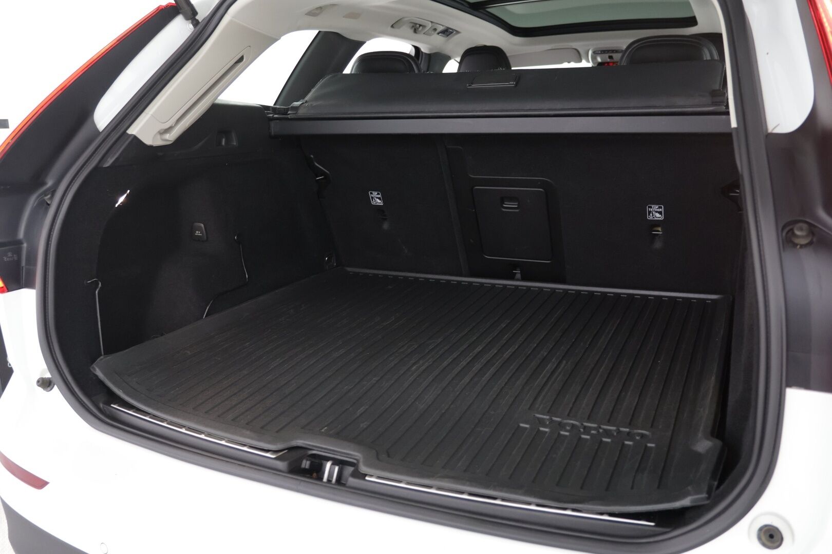 Volvo XC60 2020 T8 Recharge AWD Momentum Advanced Edition Aut. / Adapt.Vakkari / Panorama / Webasto / Vetokoukku / KeylessGo / Sähköluukku - Kattavasti varusteltu / Hyvin pidetty / Erinomainen huoltohistoria!