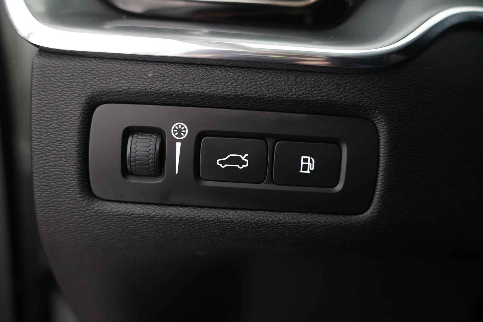 Volvo XC60 2020 T8 Recharge AWD Momentum Advanced Edition Aut. / Adapt.Vakkari / Panorama / Webasto / Vetokoukku / KeylessGo / Sähköluukku - Kattavasti varusteltu / Hyvin pidetty / Erinomainen huoltohistoria!