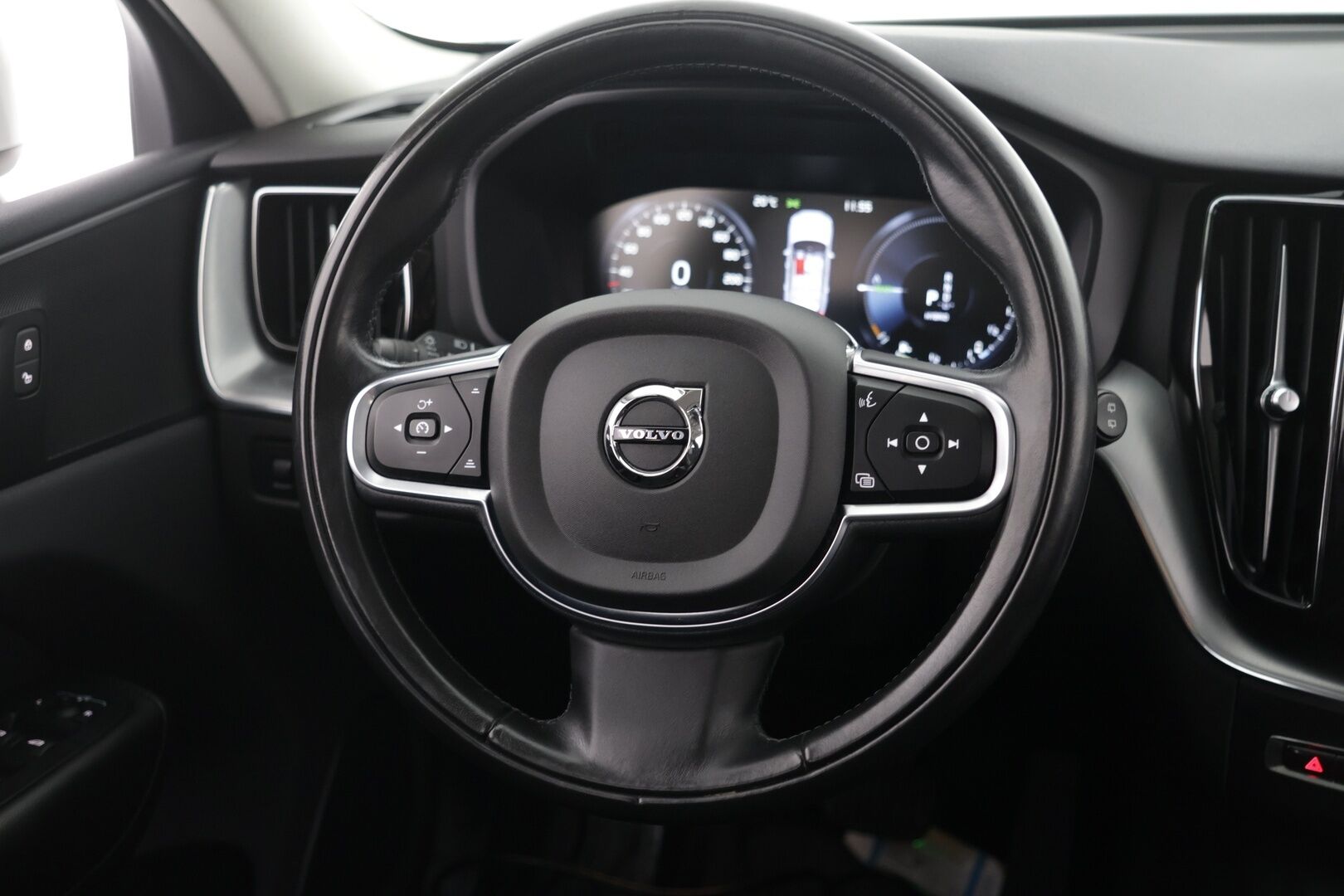 Volvo XC60 2020 T8 Recharge AWD Momentum Advanced Edition Aut. / Adapt.Vakkari / Panorama / Webasto / Vetokoukku / KeylessGo / Sähköluukku - Kattavasti varusteltu / Hyvin pidetty / Erinomainen huoltohistoria! - HULLUT AVAJAISHULINAT KORKOTARJOUS 3,29 %