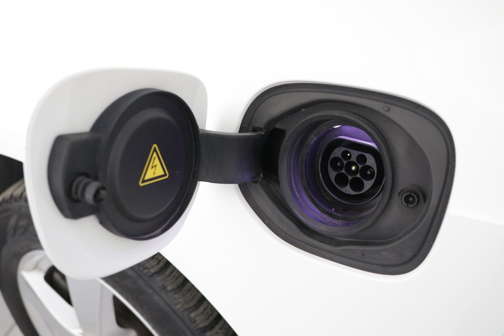 Volvo XC60 2020 T8 Recharge AWD Momentum Advanced Edition Aut. / Adapt.Vakkari / Panorama / Webasto / Vetokoukku / KeylessGo / Sähköluukku - Kattavasti varusteltu / Hyvin pidetty / Erinomainen huoltohistoria! - HULLUT AVAJAISHULINAT KORKOTARJOUS 3,29 %