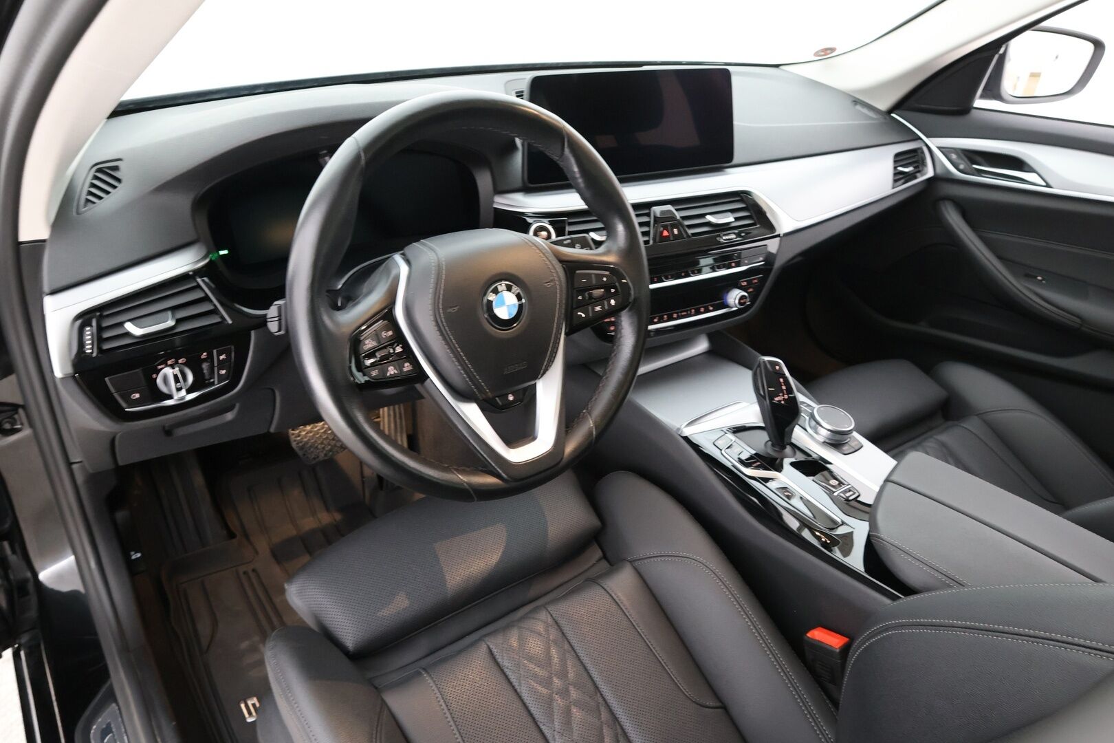 BMW 530 2021 G31 LCI Touring xDrive A Charged Edition * Adapt.Vakkari / Nahkasisusta / Sport istuimet / HiFi / Prof.Navi *