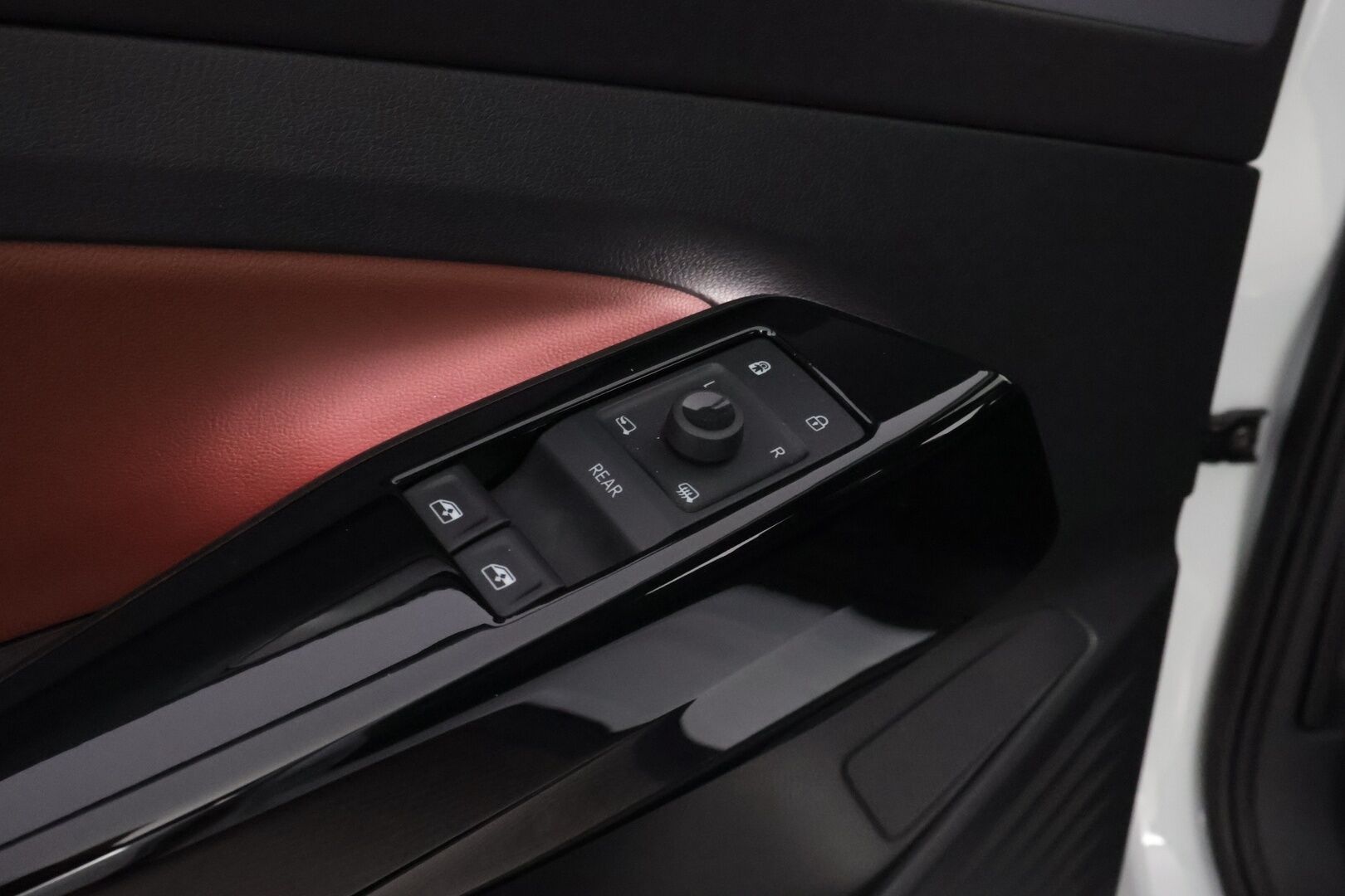 Volkswagen ID.4 2021 Pro Performance 1ST 150 KW  * Adapt.Vakkari Peruutuskamera / Nahka-Alcantara / LED / Navi / Lisälämmitin / Siisti yksilö! - Akku Kuntotarkastettu / 2x Renkaat / Juuri Saapunut!