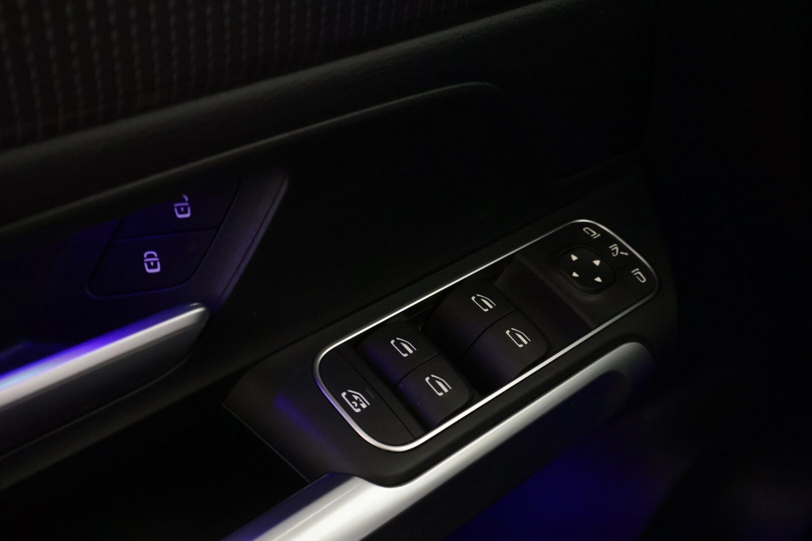 Mercedes-Benz EQB 2023 EQB 350 4MATIC AMG Line */ Merkkihuollettu / 7P / ILP / Navi / P.kamera / Ambient / 2x renkaat&vanteet /* - NÄYTTÄVÄ SEKÄ TILAVA / 2X RENKAAT&VANTEET