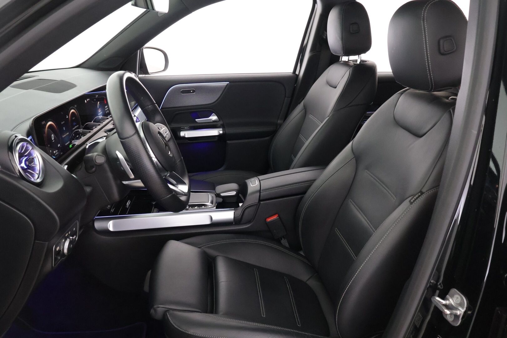 Mercedes-Benz EQB 2023 EQB 350 4MATIC AMG Line */ Merkkihuollettu / 7P / ILP / Navi / P.kamera / Ambient / 2x renkaat&vanteet /* - NÄYTTÄVÄ SEKÄ TILAVA / 2X RENKAAT&VANTEET