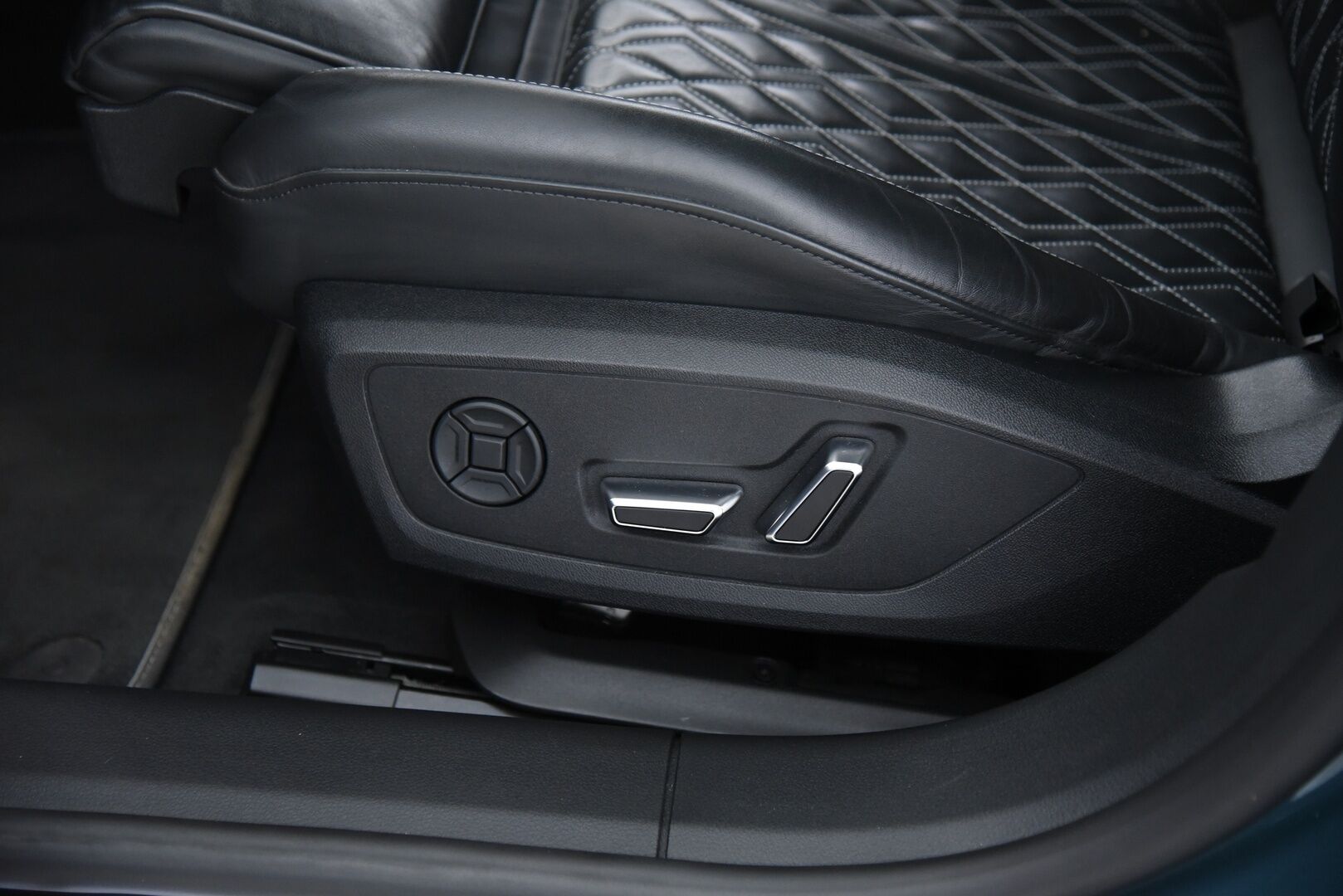 Audi A7 2020 Business Sport 55 TFSI e quattro S tronic S-Line * Koukku / HD Matrix Laser / B&O / HUD / Adapt.vak / Timanttinahat * - Muistipenkki / Imuovet / P-kamera / Panorama / Hienot varusteet - HULLU BLACKWEEK KORKOTARJOUS 2,49%